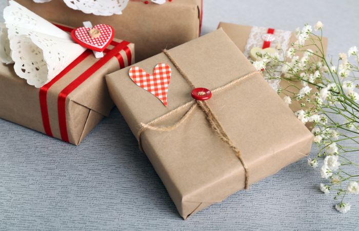 10 Romantic New Year Gifts For Wife - Brown Living™