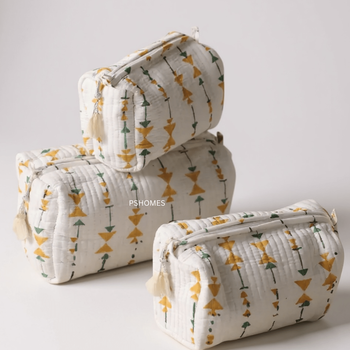 100% Cotton Quilted Travel Makeup Bag Set – Waterproof Thick Lining – Travel Organiser on Brown Living™. SKU: 3POUCH-ARROWWHITE. Img 16.