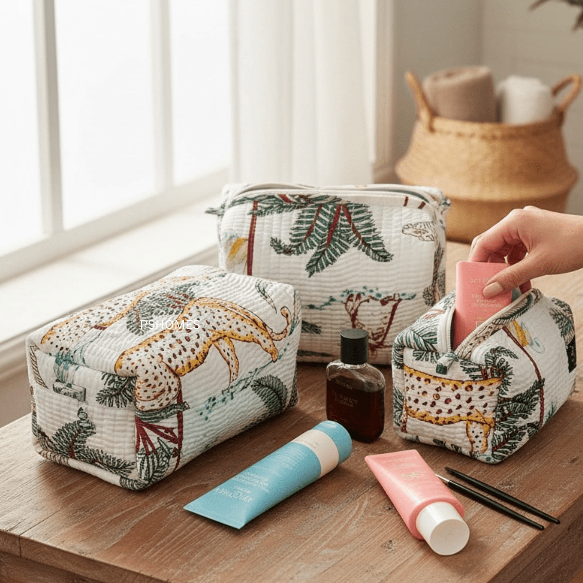 100% Cotton Quilted Travel Makeup Bag Set – Waterproof Thick Lining – Travel Organiser on Brown Living™. SKU: 3POUCH-HERITAGEGREEN. Img 15.