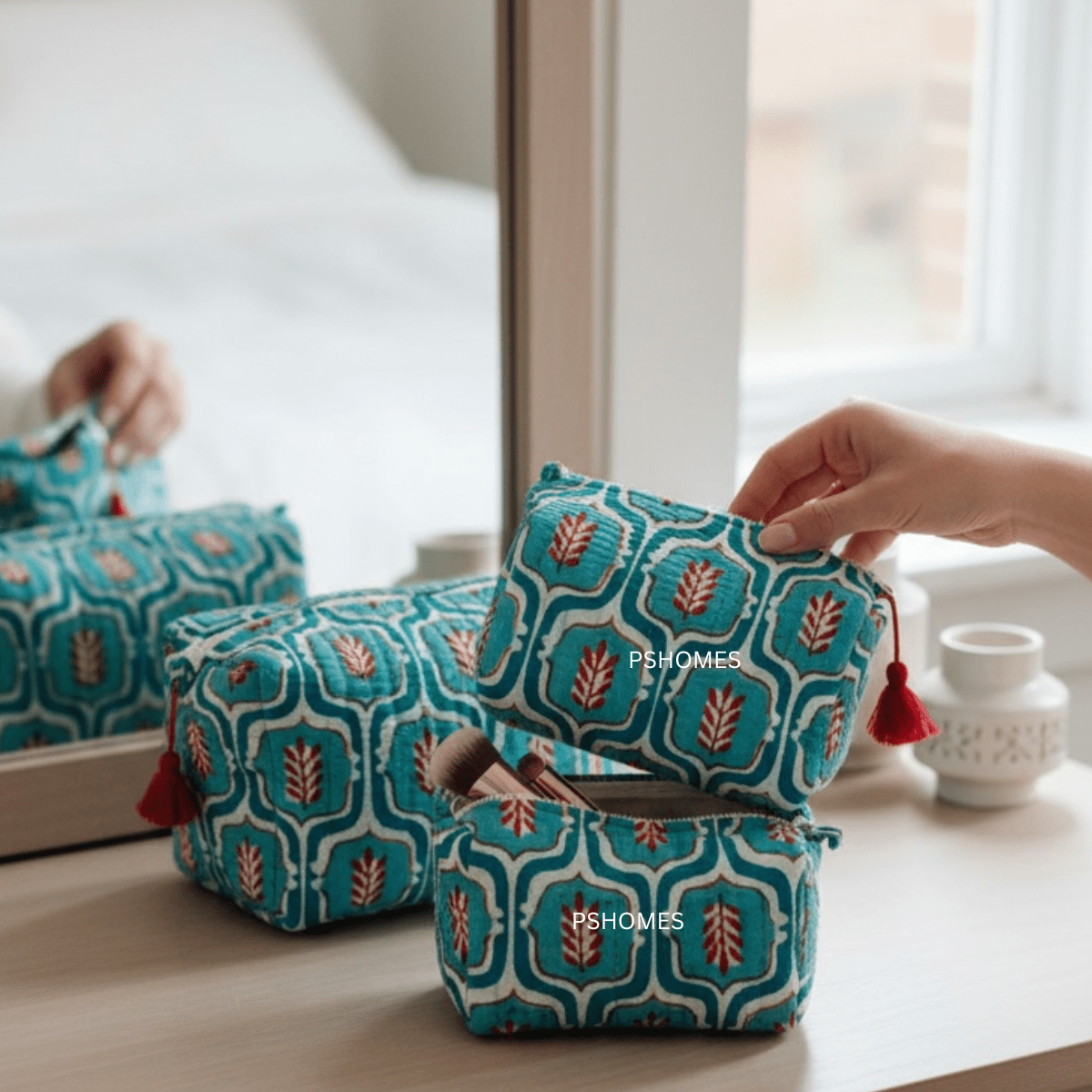 100% Cotton Quilted Travel Makeup Bag Set – Waterproof Thick Lining – Travel Organiser on Brown Living™. SKU: 3POUCH-HERITAGEGREEN. Img 11.