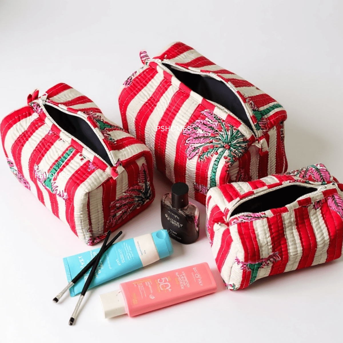 100% Cotton Quilted Travel Makeup Bag Set – Waterproof Thick Lining – Travel Organiser on Brown Living™. SKU: 3POUCH-REDSTRIPESPALM. Img 8.