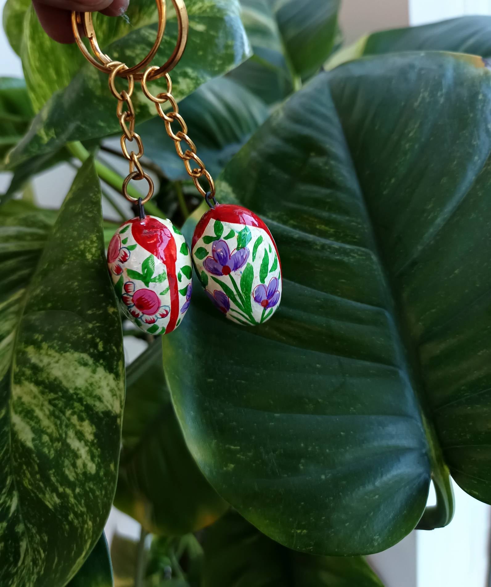 Naqashi Anda Keychain - Handpainted Paper Maiche Key Ring