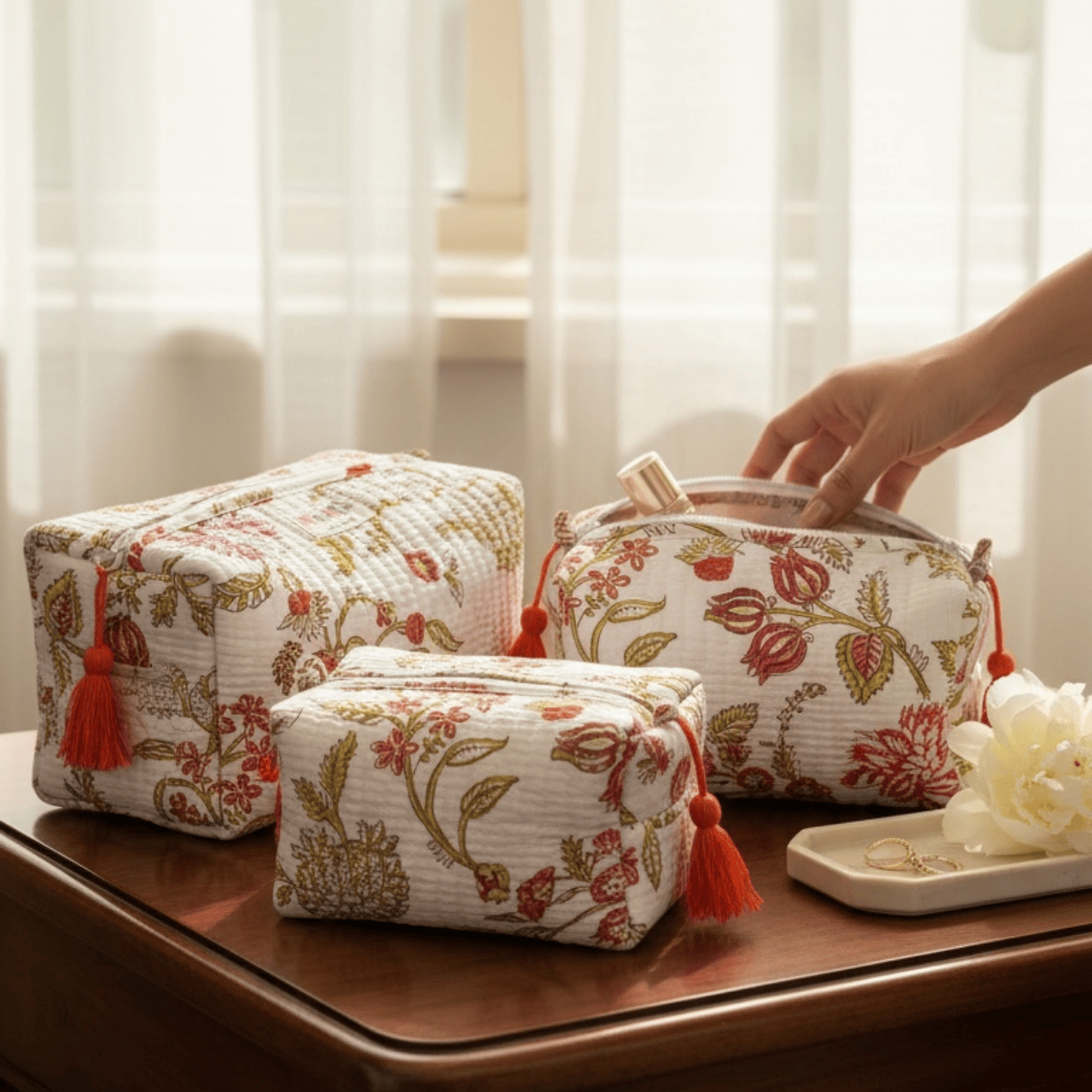 3PC Cotton Quilted Travel Makeup Bag Set Waterproof Lining – Travel Organiser on Brown Living™. SKU: 3POUCH-REDFLOWER. Img 12.