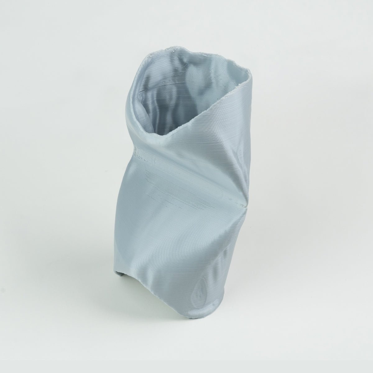 Abused Receptacle Plant - Based Exotic Titanium Vase – Home Decor on Brown Living™. SKU: ABREEDPLETA046. Img 3.