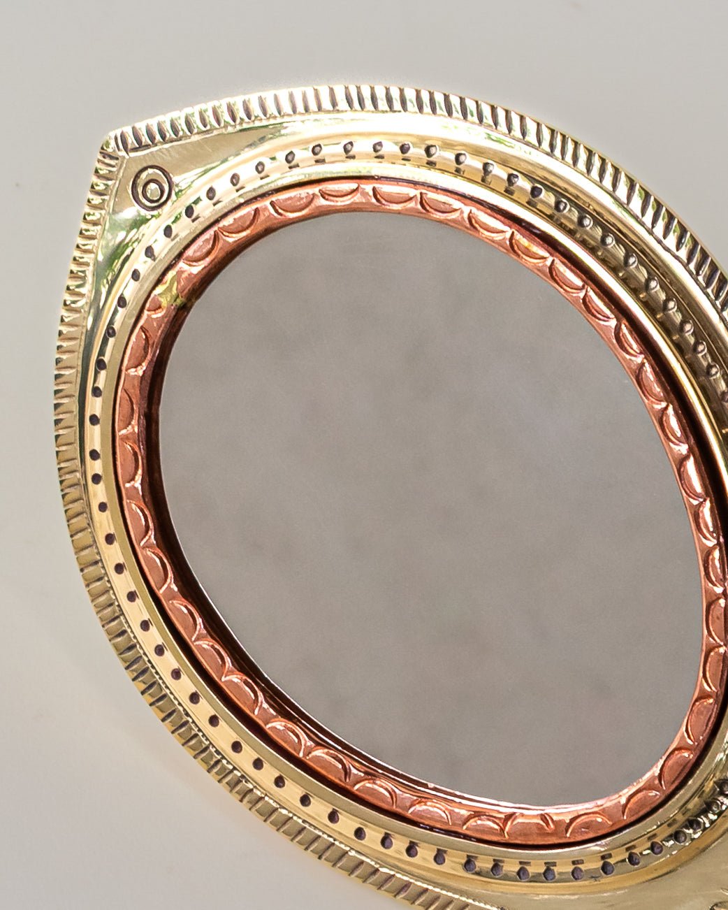 Aranmula Kannadi – Small Travel Friendly Handcrafted Metal Mirror – Home Decor on Brown Living™. SKU: ANTAKMEHHG. Img 10.