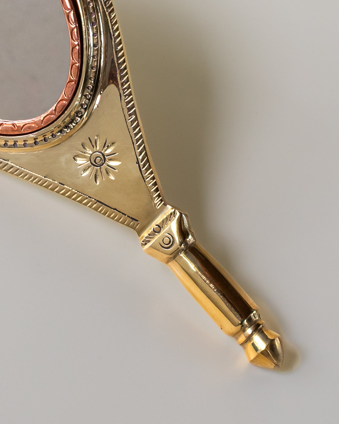 Aranmula Kannadi – Small Travel Friendly Handcrafted Metal Mirror – Home Decor on Brown Living™. SKU: ANTAKMEHHG. Img 12.
