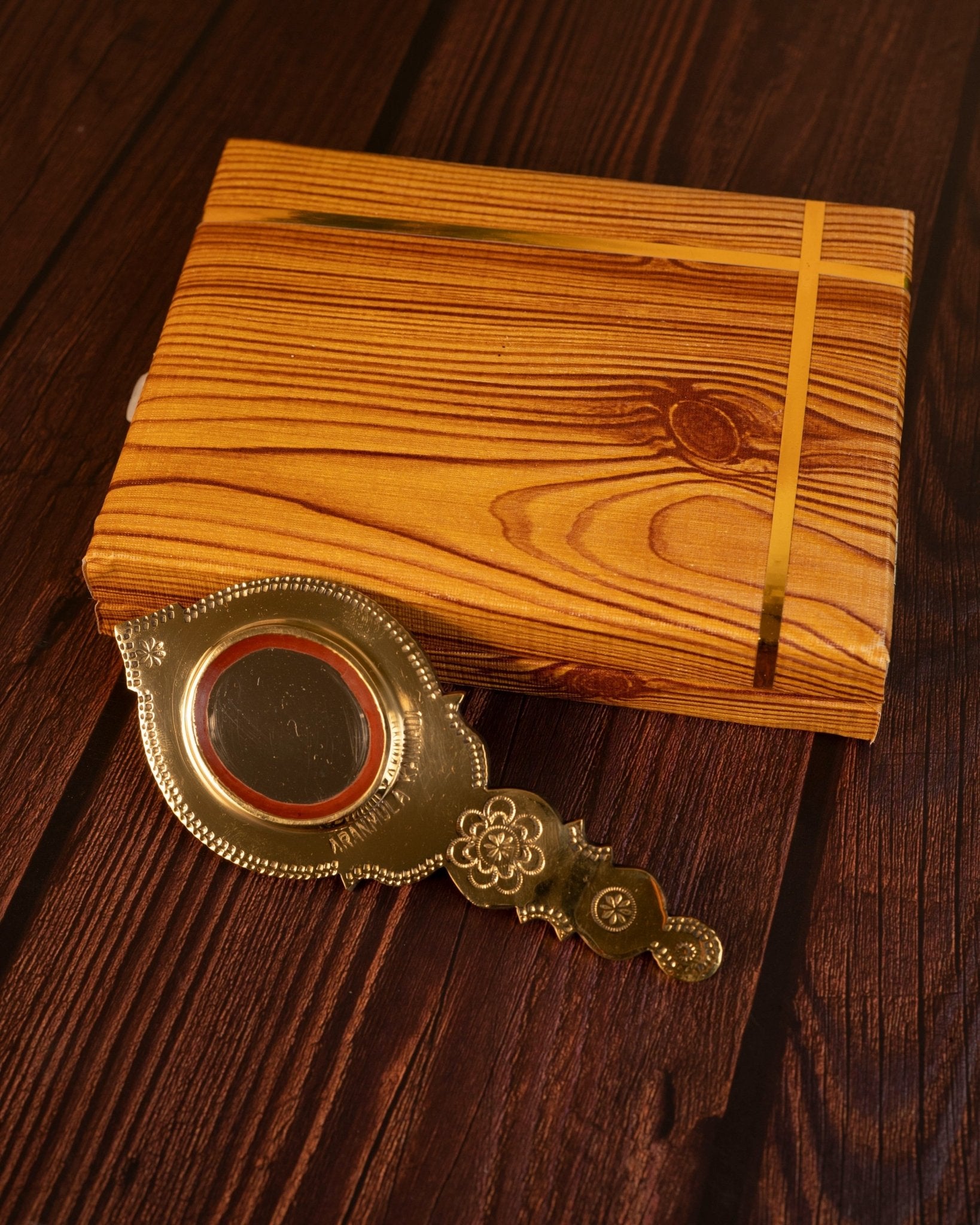 Aranmula Kannadi – Small Travel Friendly Handcrafted Metal Mirror – Home Decor on Brown Living™. SKU: ANTAKMGHHG. Img 17.