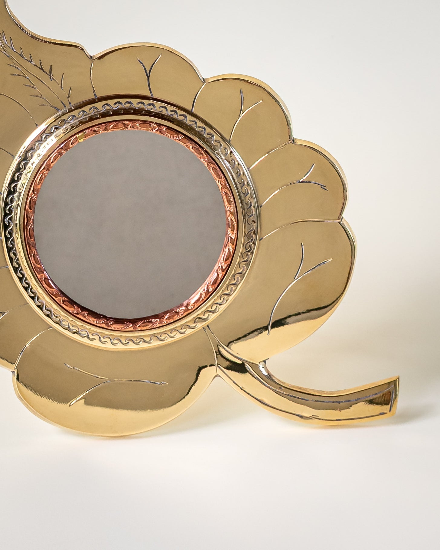 Aranmula Kannadi – Traditional Handcrafted Metal Mirror of Kerala – Home Decor on Brown Living™. SKU: ANTAKMKHHG. Img 7.