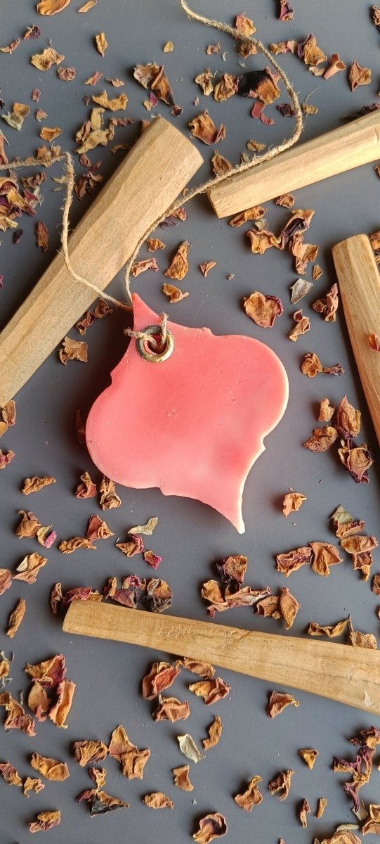 Bakhoor Rose Wax Sachet – Candles & Fragrances on Brown Living™. SKU: BRWS02_N. Img 2.