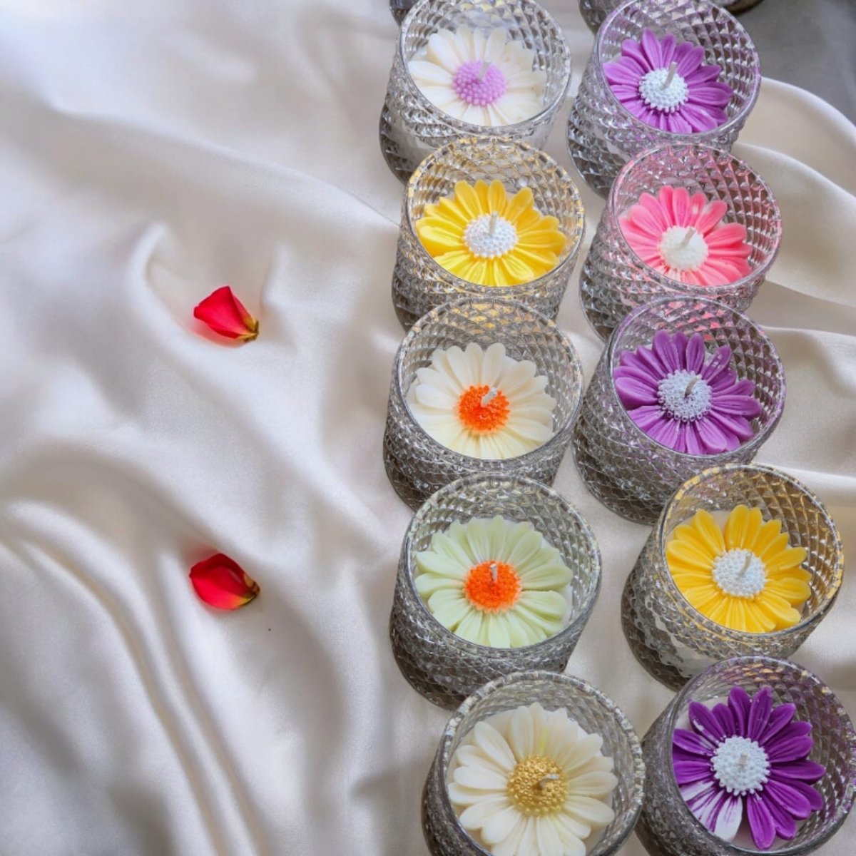 Blooming Daisy Scented Soy Wax Candle - Pack of 1 – Candles & Fragrances on Brown Living™. SKU: BL_ASC_BD. Img 3.