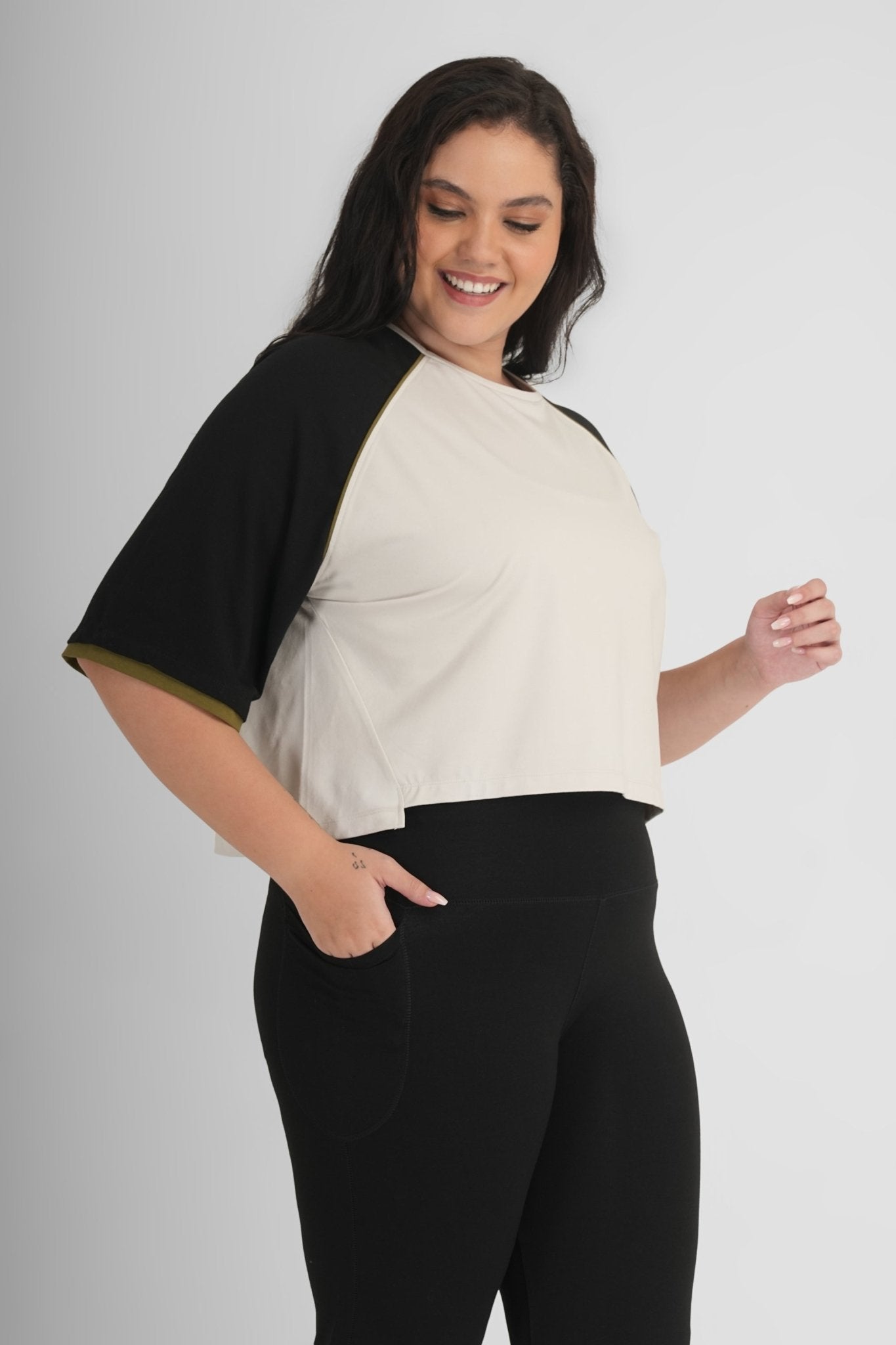 Boxy Fit After Workout T-shirt – Breathable & Relaxed Yoga Wear – Womens T-Shirt on Brown Living™. SKU: ELBRTWHTXS. Img 7.