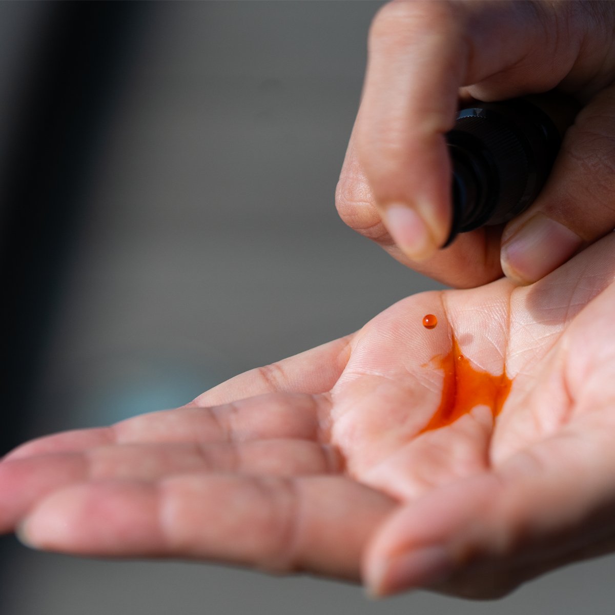 Chandani | Whitening U - glow serum - 10ml – Face Serum on Brown Living™. SKU: Uglo - ser - 05 - NAM. Img 2.