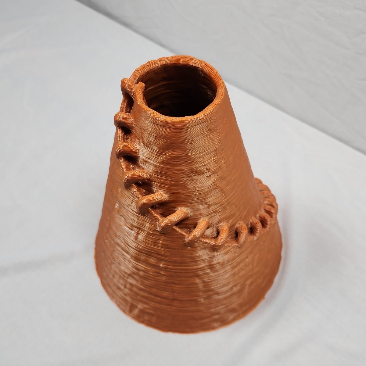 Curio Of Stitches Plant - Based Exotic Brass Vase – Home Decor on Brown Living™. SKU: CUSTEDPLERA102. Img 4.