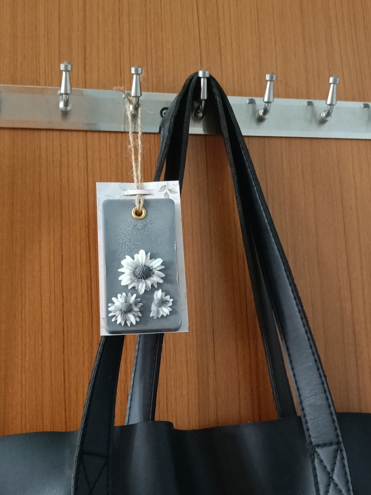 Daisy Scented Soywax Air Freshener Sachet - Daisy 42g – Candles & Fragrances on Brown Living™. SKU: CTC042D2513. Img 6.