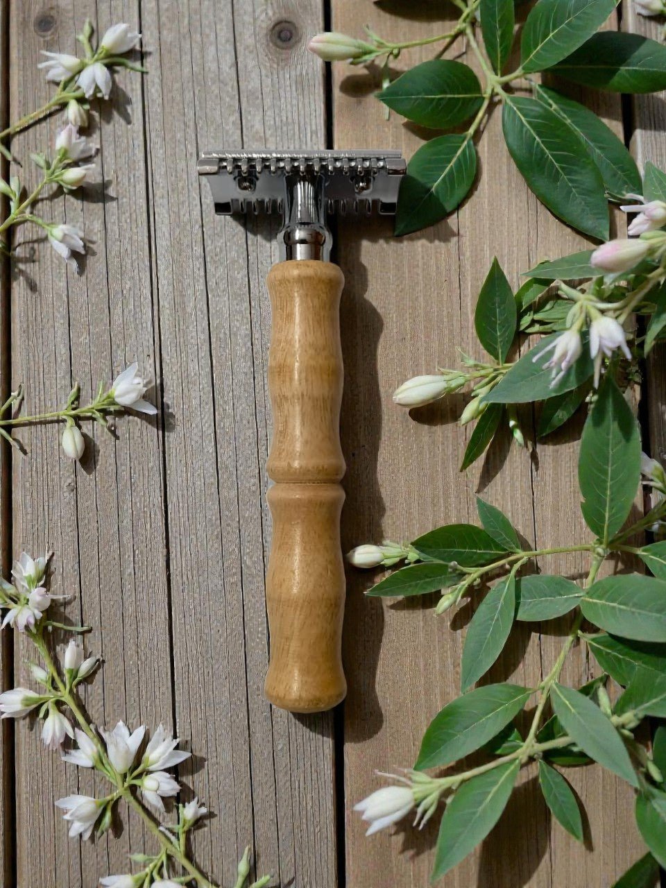 Double Edge Safety Razor with Bamboo Handle – Shaving Razor on Brown Living™. SKU: 108-06570-OEP162_24BL6327. Img 2.