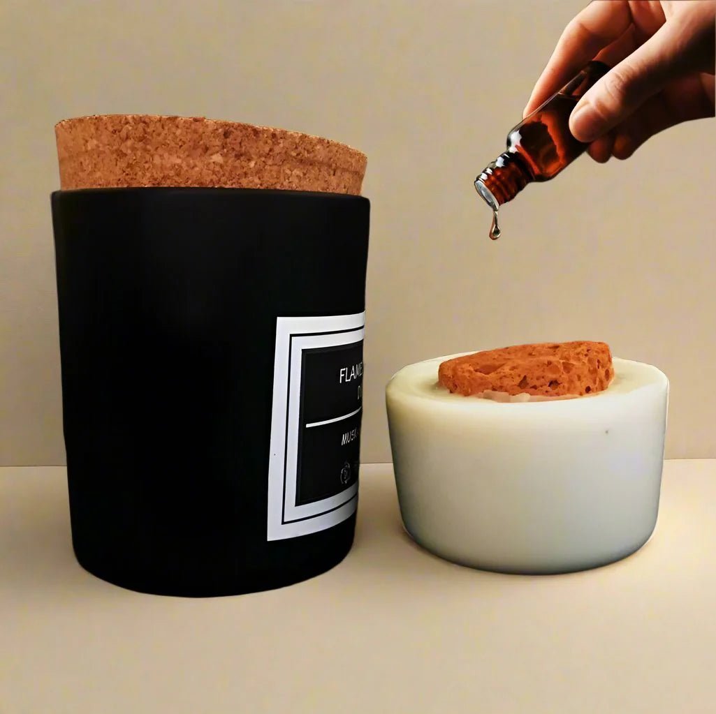 Flameless Terracotta & Wax - Aroma Diffuser with Cork & Black Jar – Fragrance Diffusers on Brown Living™. SKU: FLTDWXBLGCKCTF1. Img 5.