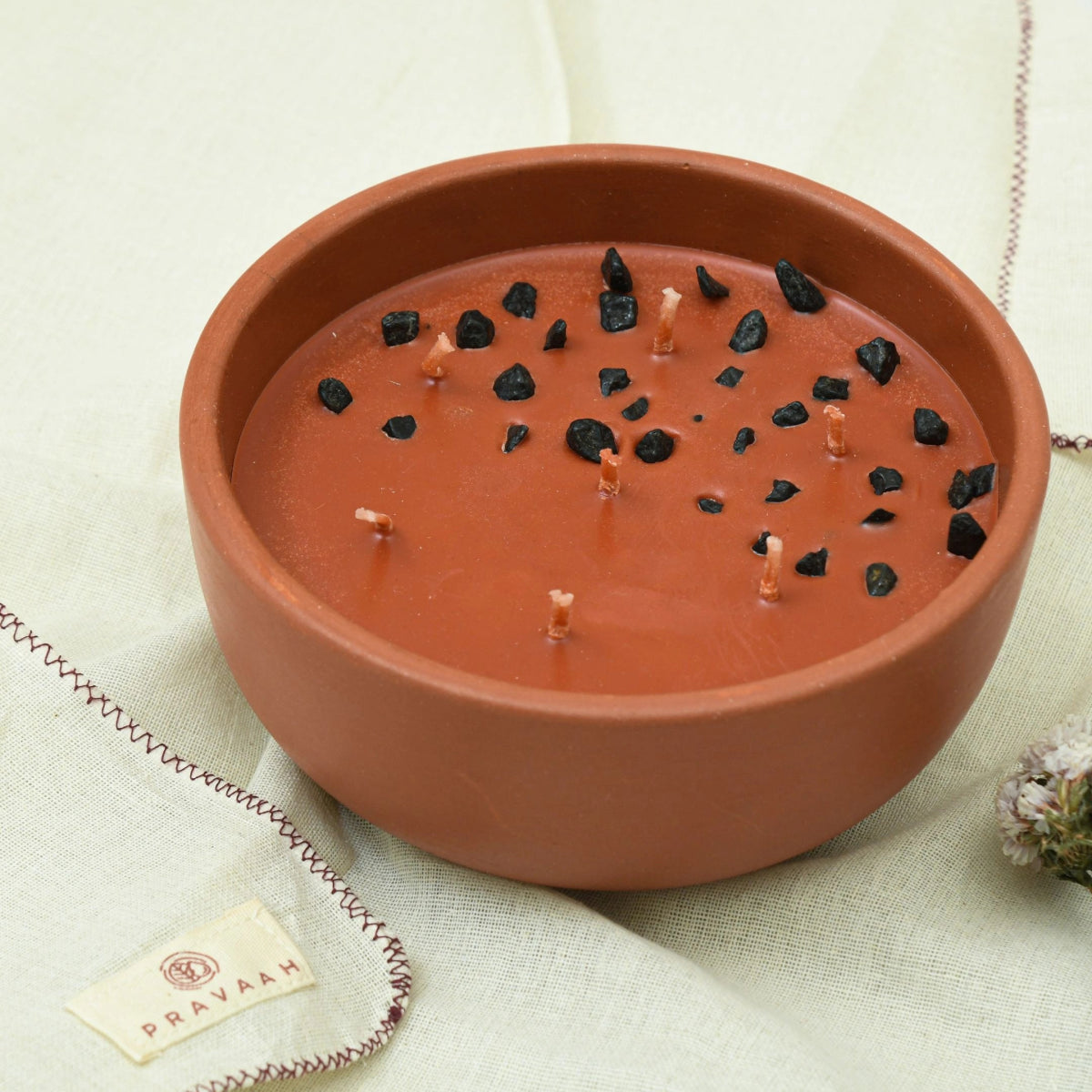 Gilli Mitti Candle | Smells Like Rain | Soy wax – Candles & Fragrances by Pravaah India available on Brown Living™. 7 Wick . SKU: CAN008_7wick. Img 7.