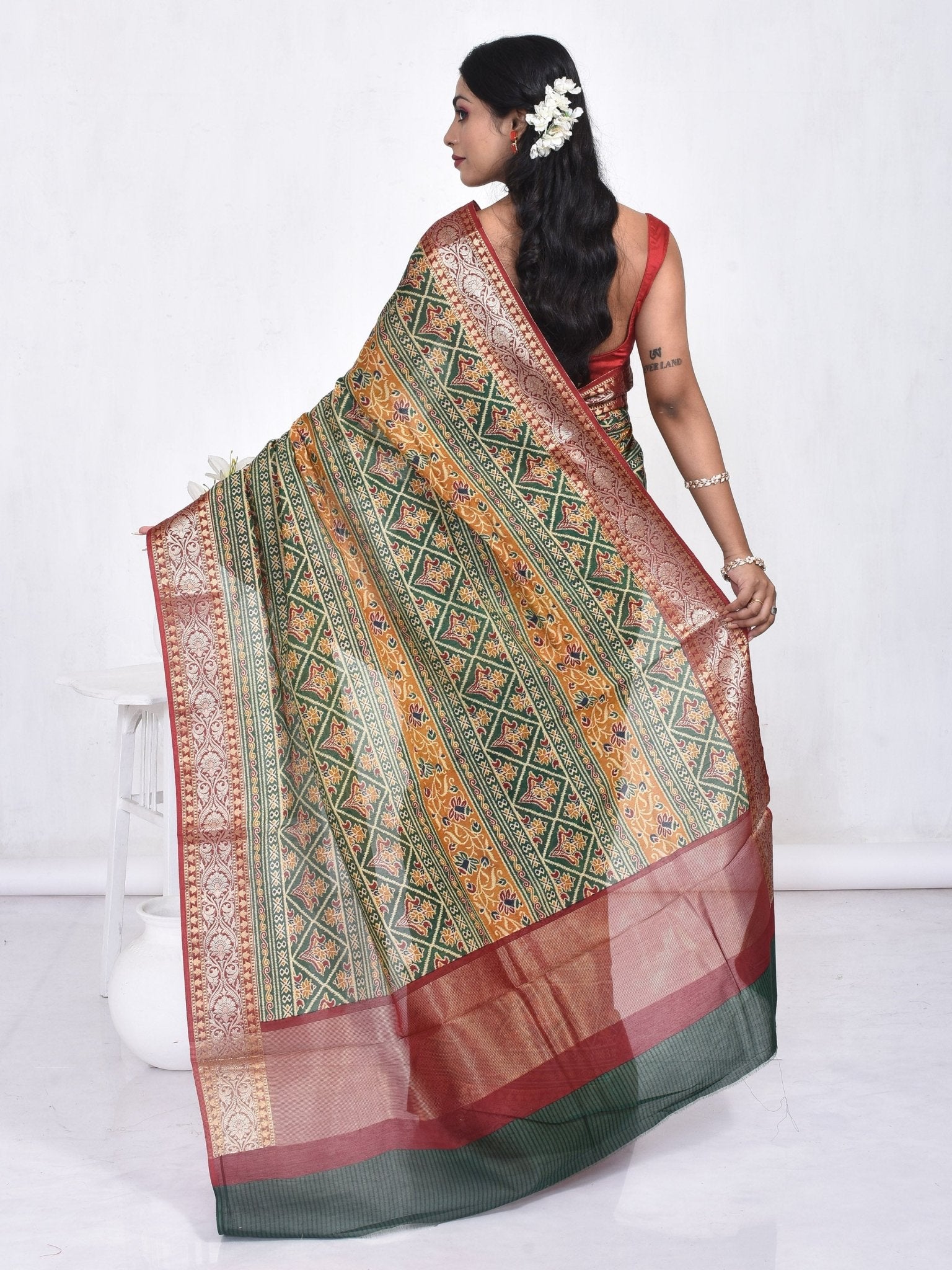 Green Maheshwari Design Linen Silk Saree – Womens Saree on Brown Living™. SKU: STRLINSAR21. Img 8.