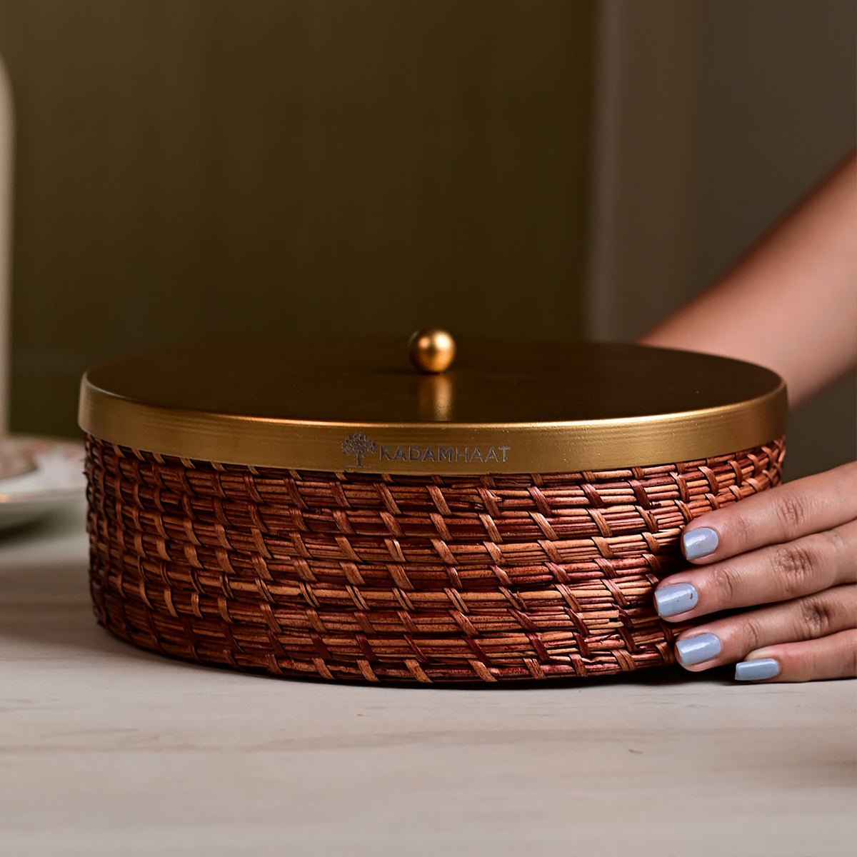 Handcrafted Sikki Grass Roti & Chapati Box With Gold - Tone Metal Lid – Containers on Brown Living™. SKU: SK35BRNLGLD. Img 1.