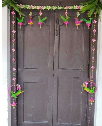 Handmade Palm Leaf Parrot In Ring Hanging I Diwali Decoration I Set of 2 – Home Decor on Brown Living™. SKU: SNPR02. Img 3.