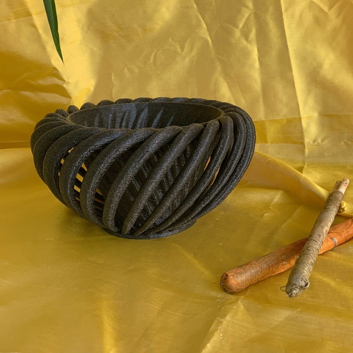 Hurricane Innard Plant - Based Twinkling Black Bowl – Home Decor on Brown Living™. SKU: HUINEDPLTKA082. Img 1.