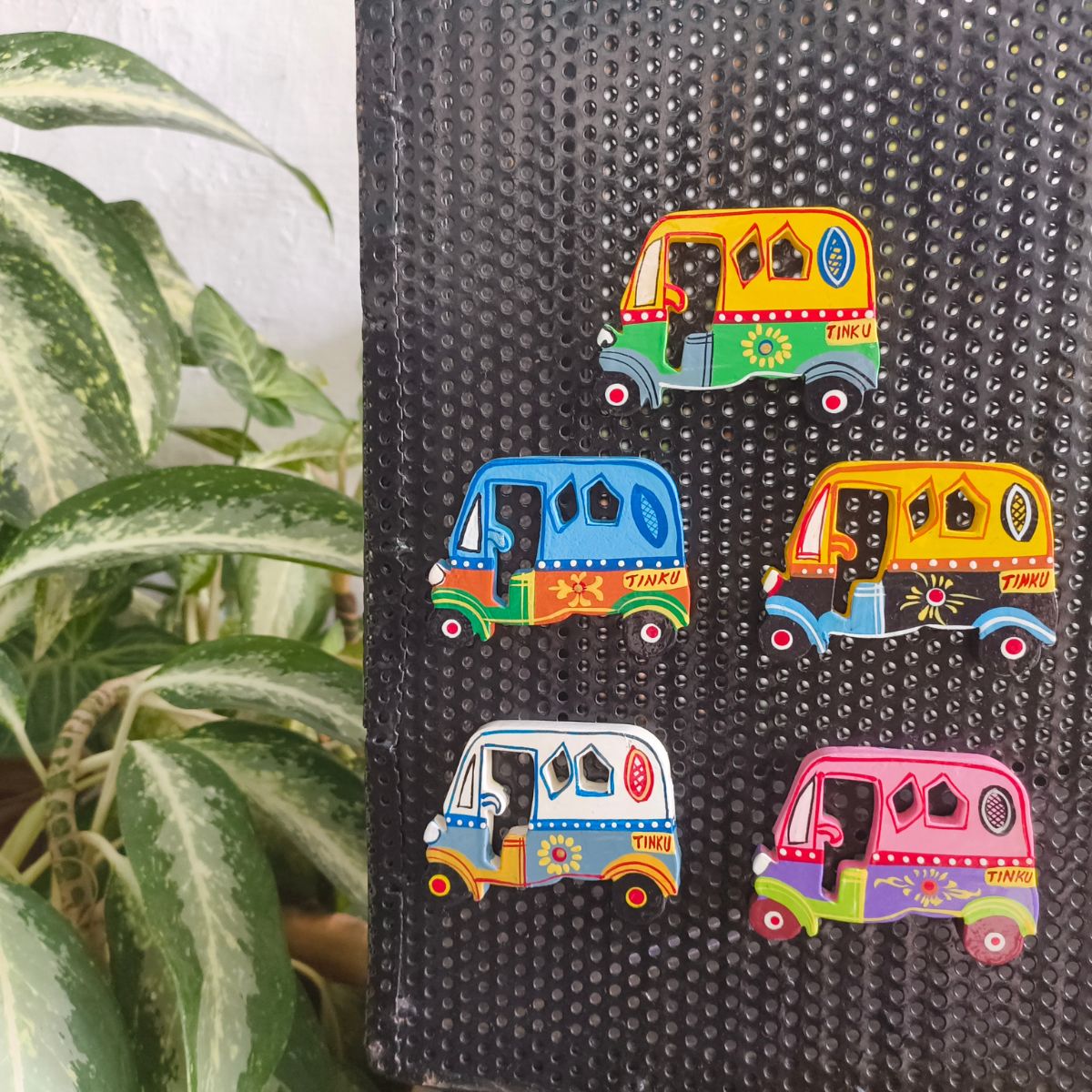 India Auto Magnet | Handcrafted Indian Souvenir Fridge Magnet – Art & Craft Supplies on Brown Living™. SKU: CD-HOM-MIN-AUT-MUL. Img 2.