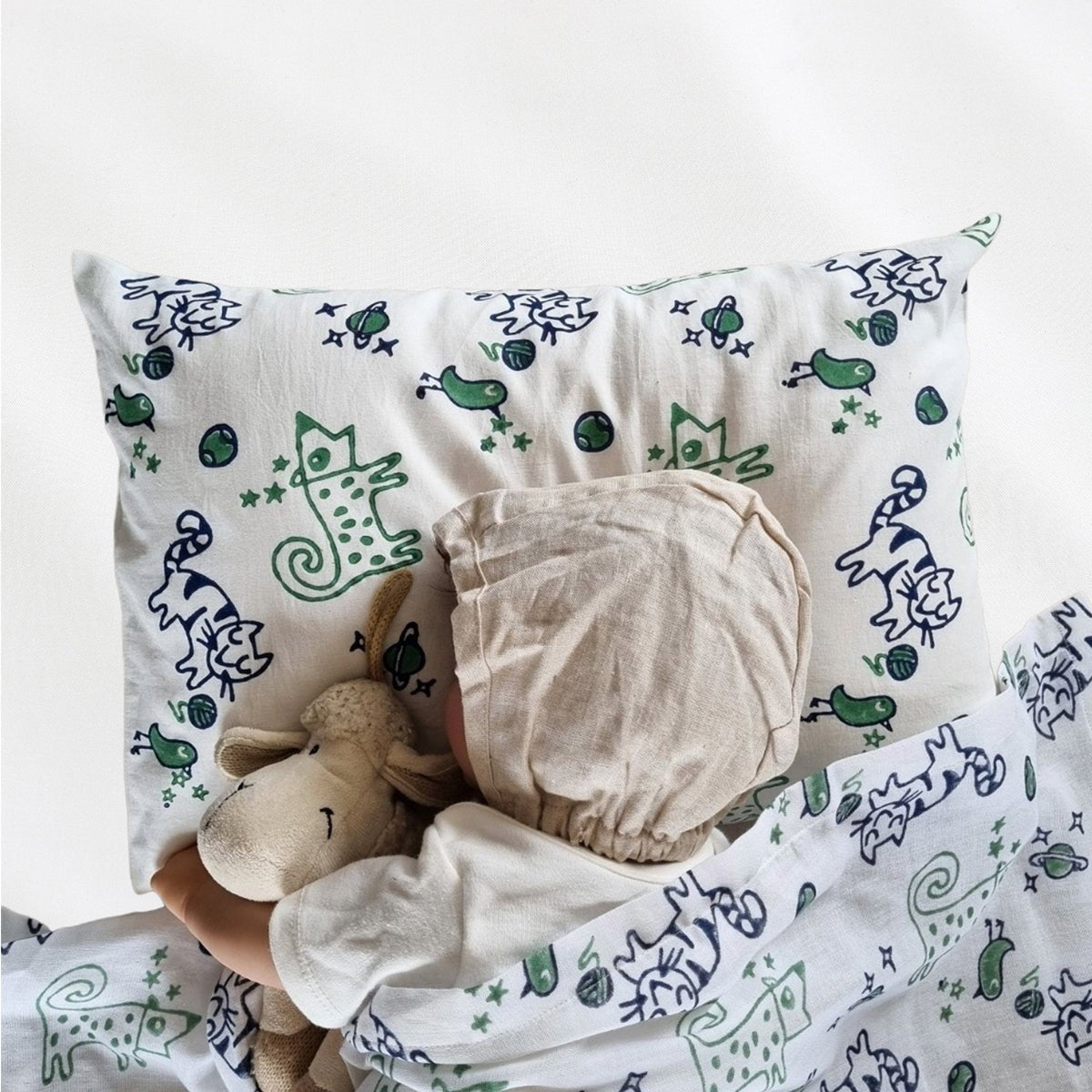 Kids Organic Billi Print Kapok Pillow | Soft & Hypoallergenic – Pillow on Brown Living™. SKU: BIL-MNT-PIL. Img 3.