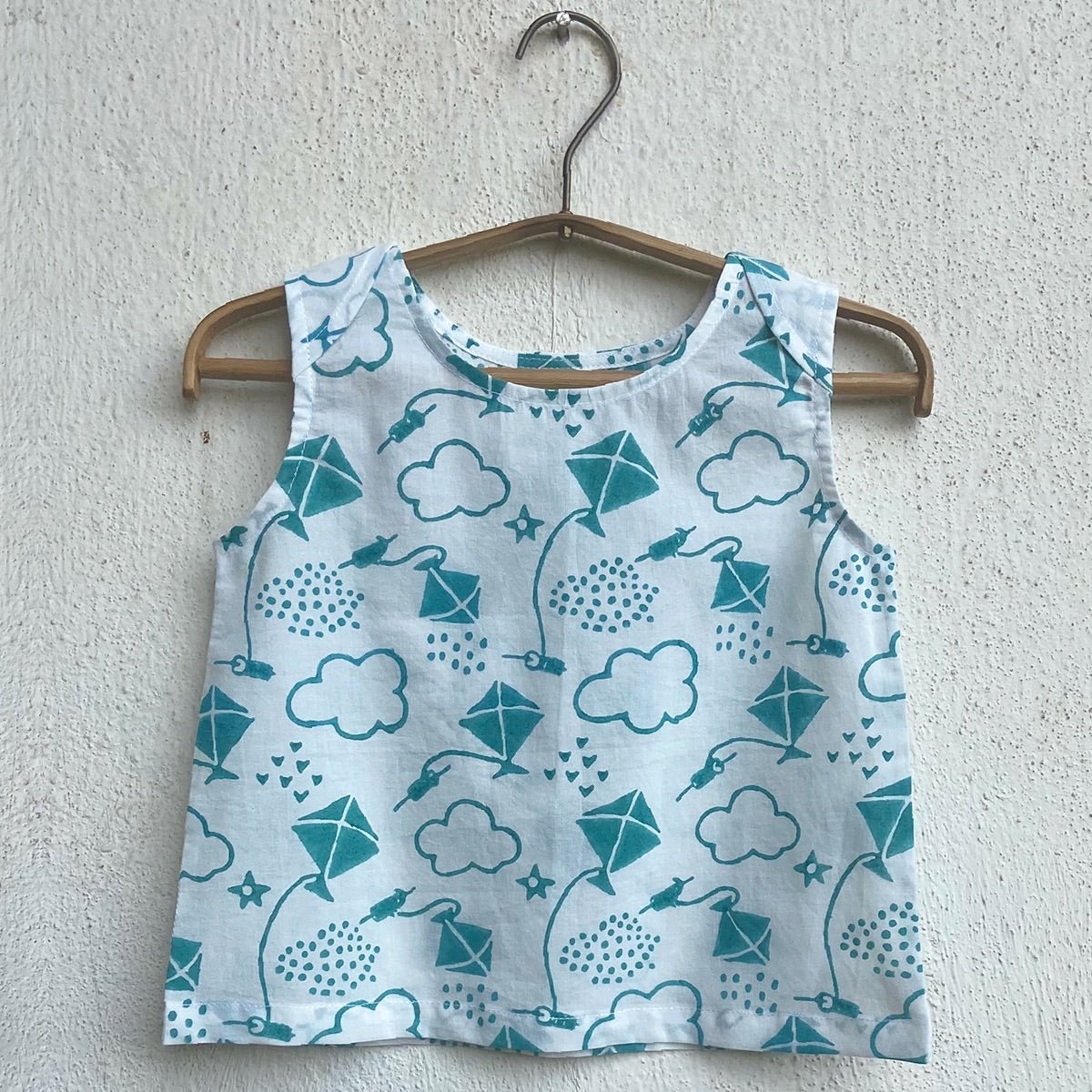 Kids Unisex Organic Cotton Patang Print Teal Jhabla Top and White Pants – Kids Daywear Sets on Brown Living™. SKU: PAT - TELWHT - JHBPJ - 03. Img 3.