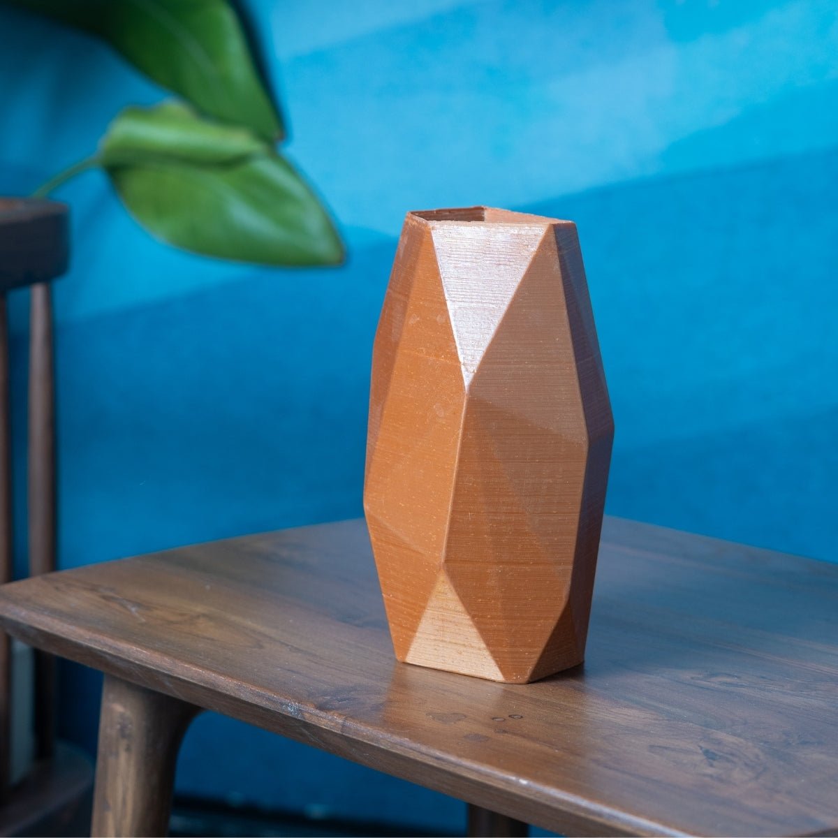 Low Poly Plant - Based Exotic Brass Vase – Home Decor on Brown Living™. SKU: LOPOEDPLERA026. Img 1.