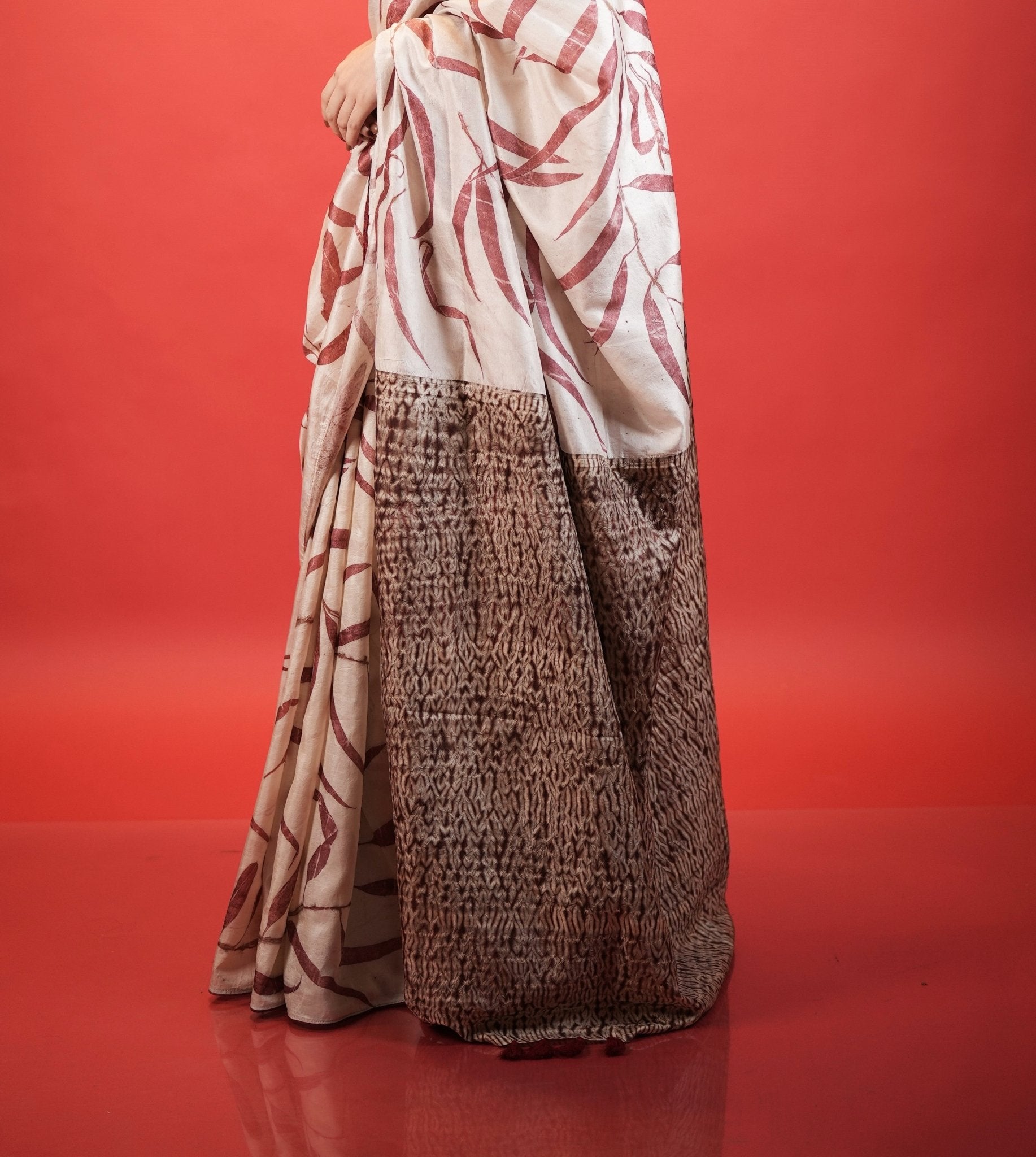 Manjistha Silk Sari – Handwoven Traditional Pure Silk Sari – Womens Saree on Brown Living™. SKU: sarimanji. Img 4.