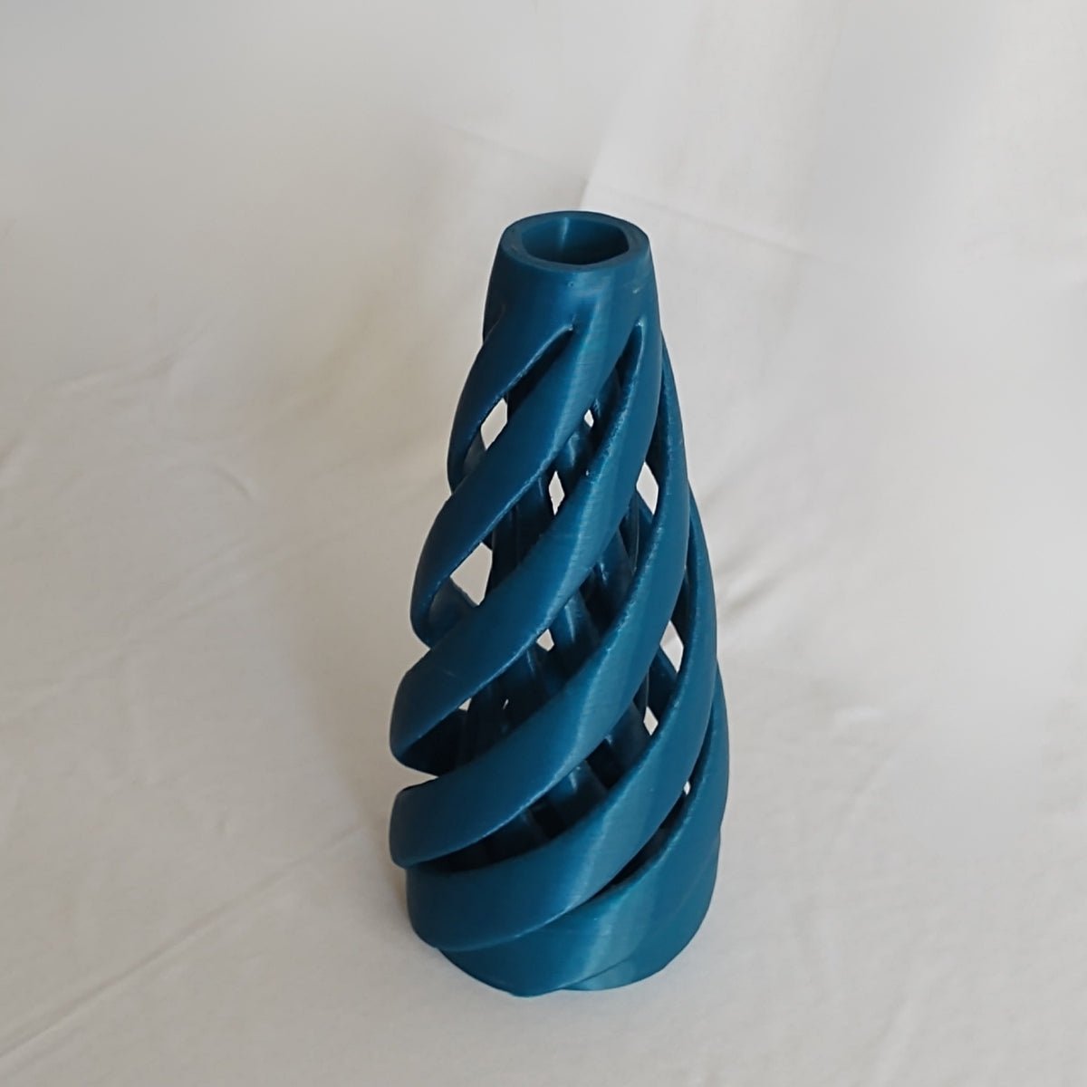 Marine Maelstrom Plant - Based Turquoise Green Vase – Home Decor on Brown Living™. SKU: MAMAEDPLTRA084. Img 3.