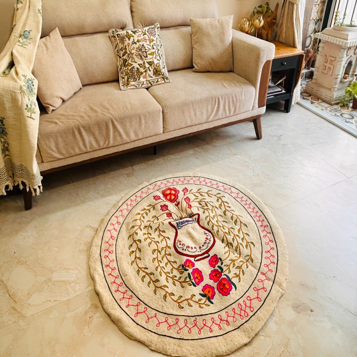 Namda Round Rug | 4 inch – Mats & Rugs on Brown Living™. SKU: b0_rug_0154. Img 10.
