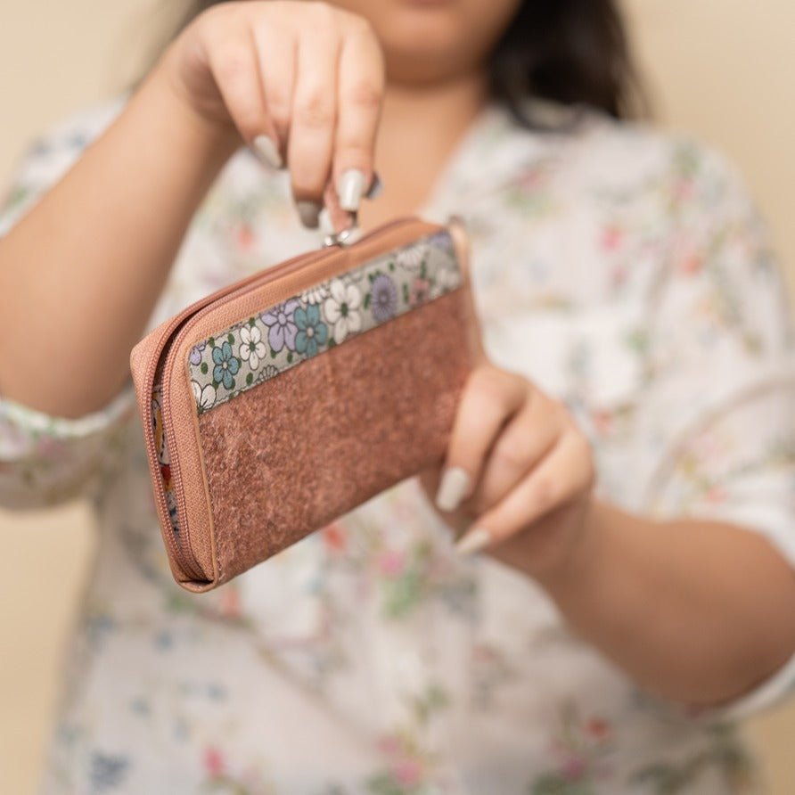 Natural Floral Wallet | Made of coconut leather – Womens Wallet on Brown Living™. SKU: SKU-127. Img 6.
