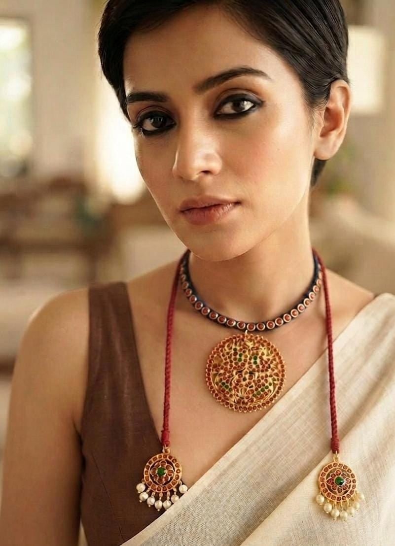 Neela Sutra Choker | Handcrafted Traditional Statement Choker Necklace – Womens Necklaces on Brown Living™. SKU: SAR1019. Img 1.