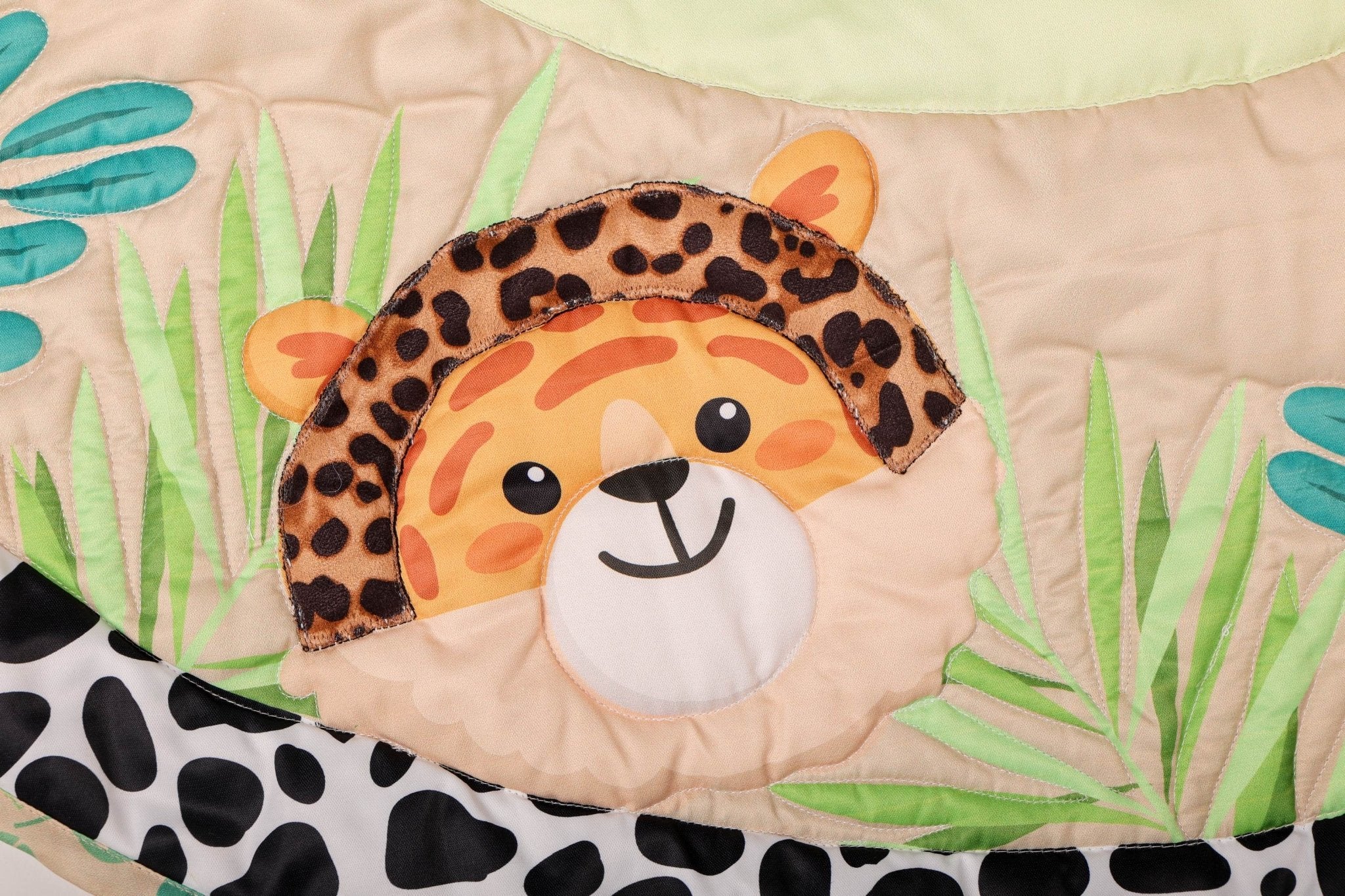 Newborn Sensory Round Playmat Jungle Theme Baby Play Mat – Play Mats on Brown Living™. SKU: NSPJUN. Img 3.