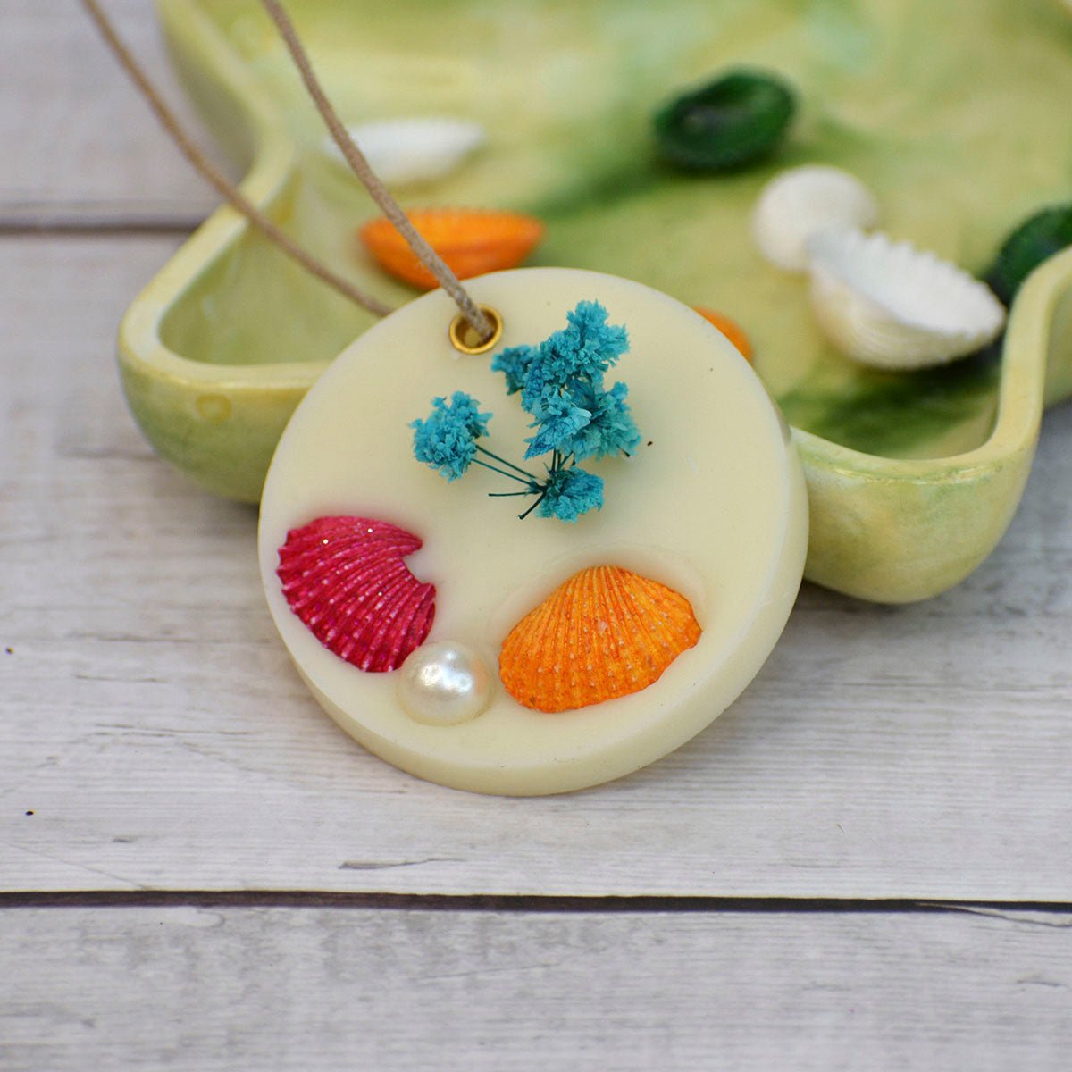 Small Round Wax Sachet And Fragrances – Wax Sachets & Fragrance on Brown Living™. SKU: ANCA044_1. Img 1.