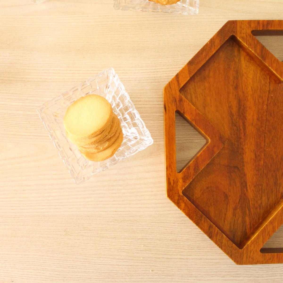 Octagonal Wooden Platter 2.0 – Trays & Platters on Brown Living™. SKU: SP0108. Img 4.