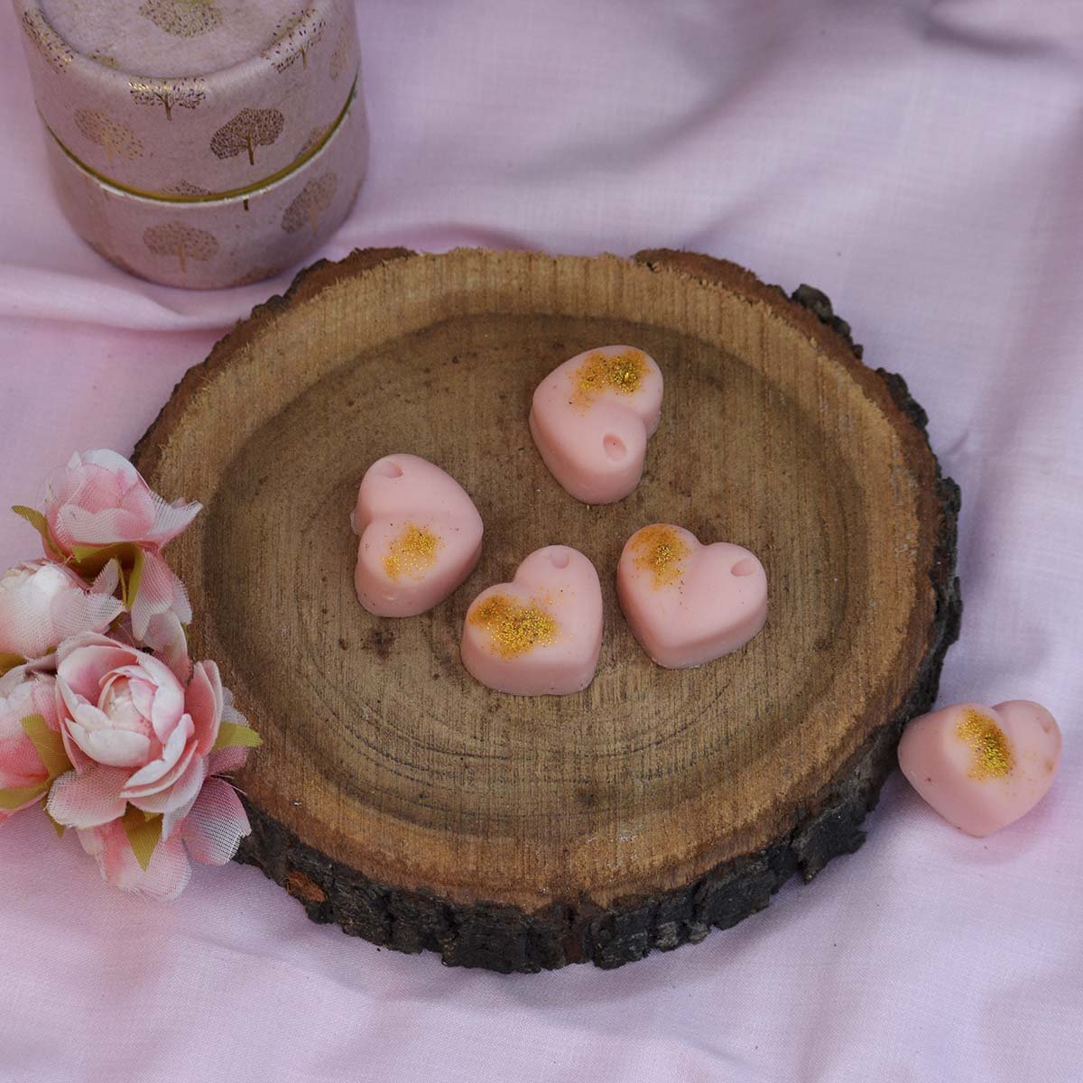 Rose Heart Wax Melts – Candles & Fragrances on Brown Living™. SKU: ANCA045. Img 2.