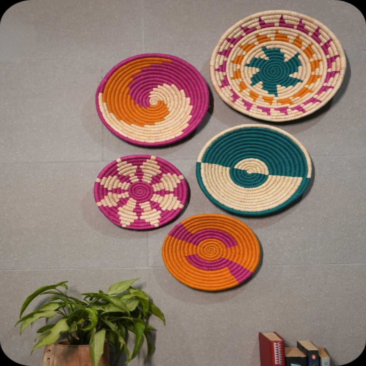 Sabai Grass Wall Plates | Set of 5 – Wall Decor on Brown Living™. SKU: C0_sab_00041. Img 4.