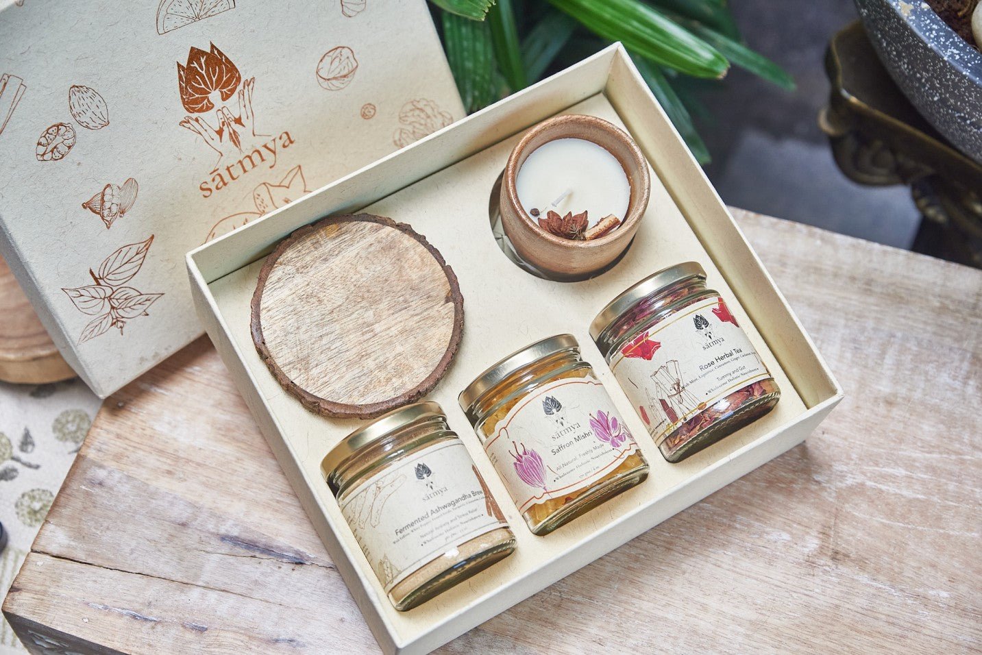 Sakhì Gift Box - Women's Health & Beauty Care – Gift Giving on Brown Living™. SKU: Sakhi_500gms. Img 9.