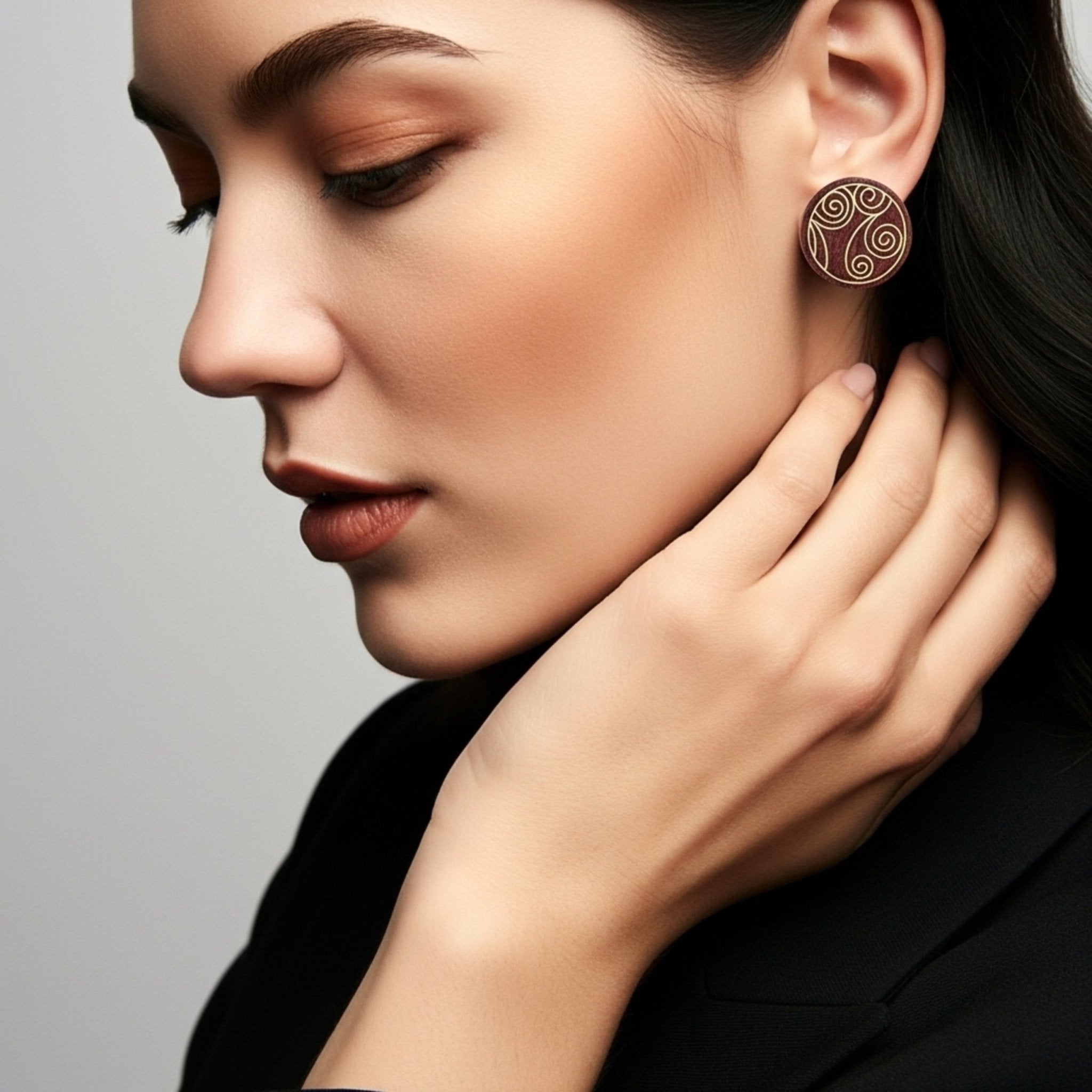 Spiralis | Taarkashi Wooden Earrings with Brass Inlay Craft – Jewellery on Brown Living™. SKU: UATRWJ009. Img 5.
