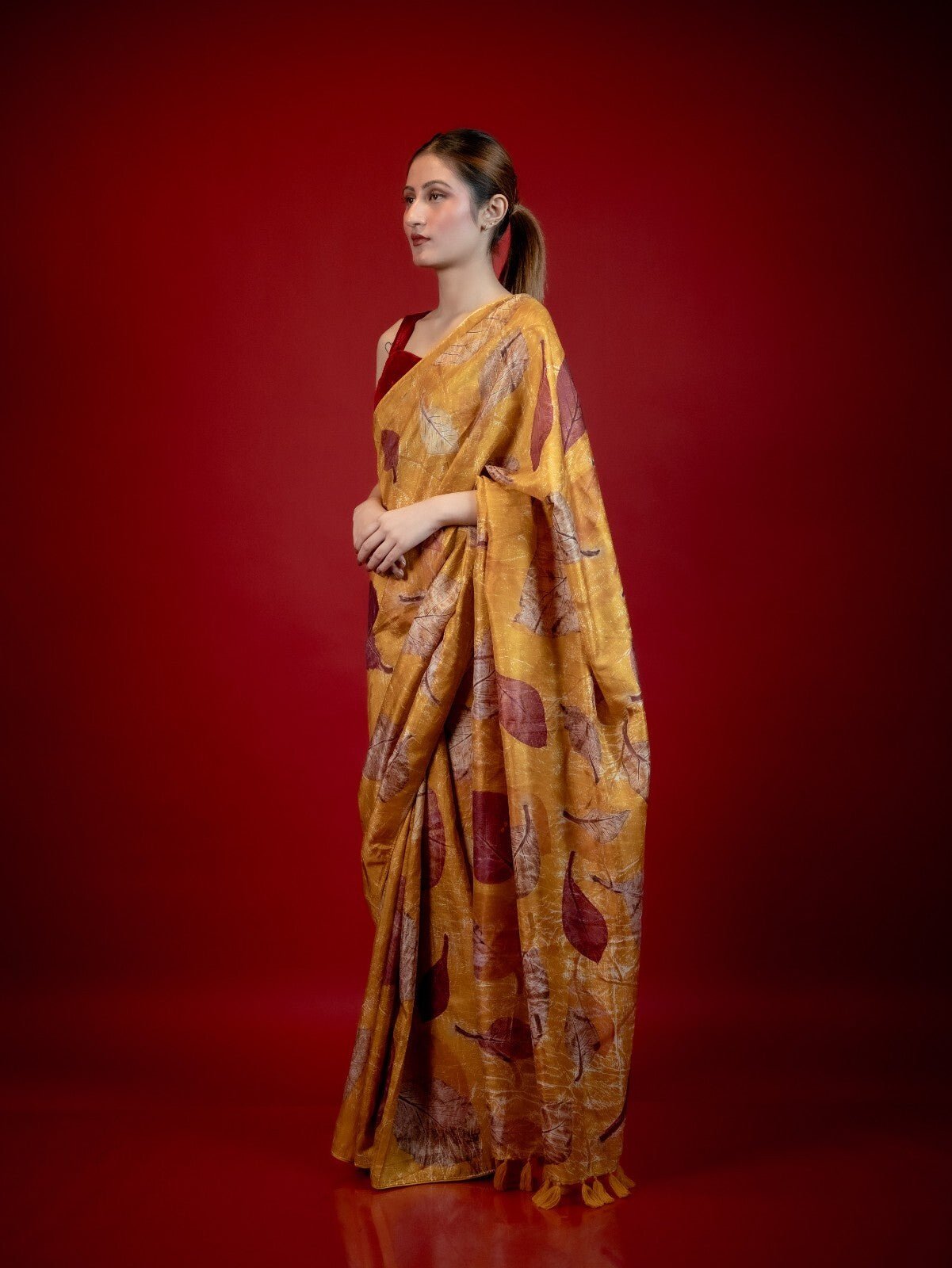 Sunehri Silk Sari – Handwoven Traditional Pure Silk Sari – Womens Saree on Brown Living™. SKU: sarisuneh. Img 3.