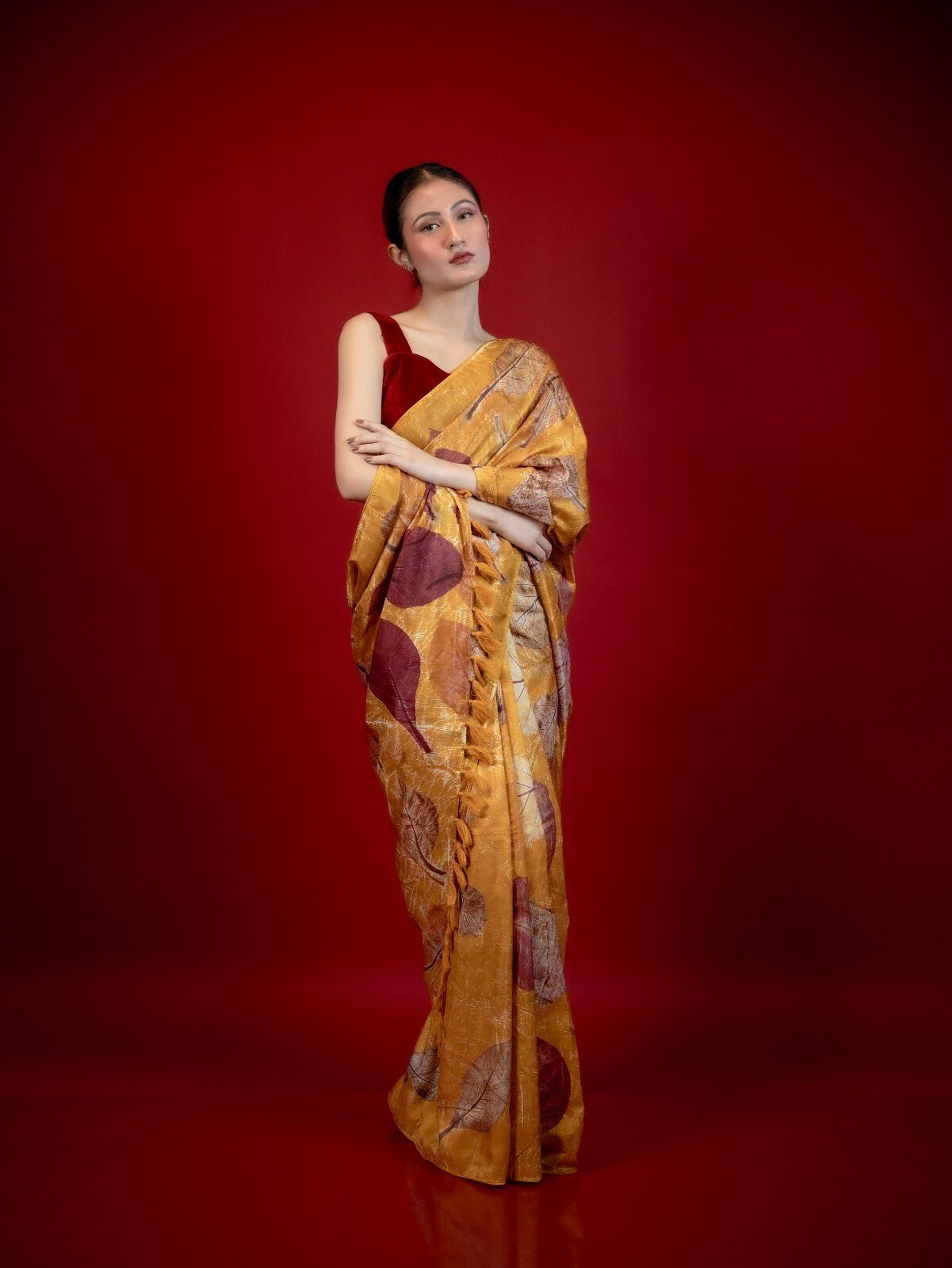 Sunehri Silk Sari – Handwoven Traditional Pure Silk Sari – Womens Saree on Brown Living™. SKU: sarisuneh. Img 1.