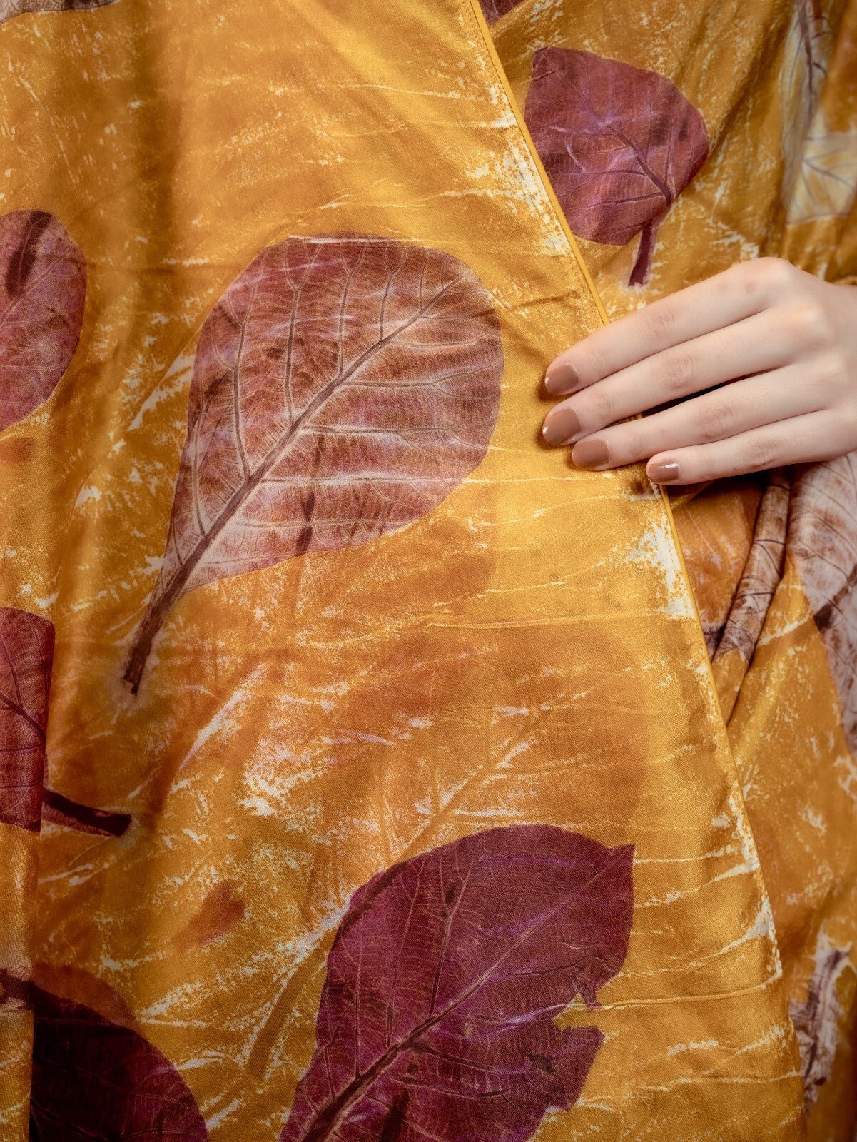 Sunehri Silk Sari – Handwoven Traditional Pure Silk Sari – Womens Saree on Brown Living™. SKU: sarisuneh. Img 4.