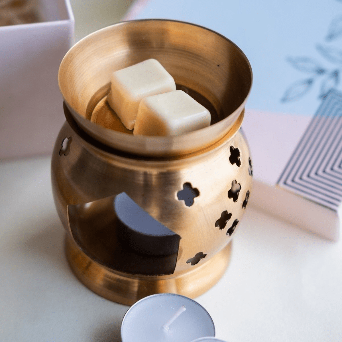 Brass Diffuser Gift Set with 4 Scented Beeswax Melts | Verified Sustainable by Brown Living™