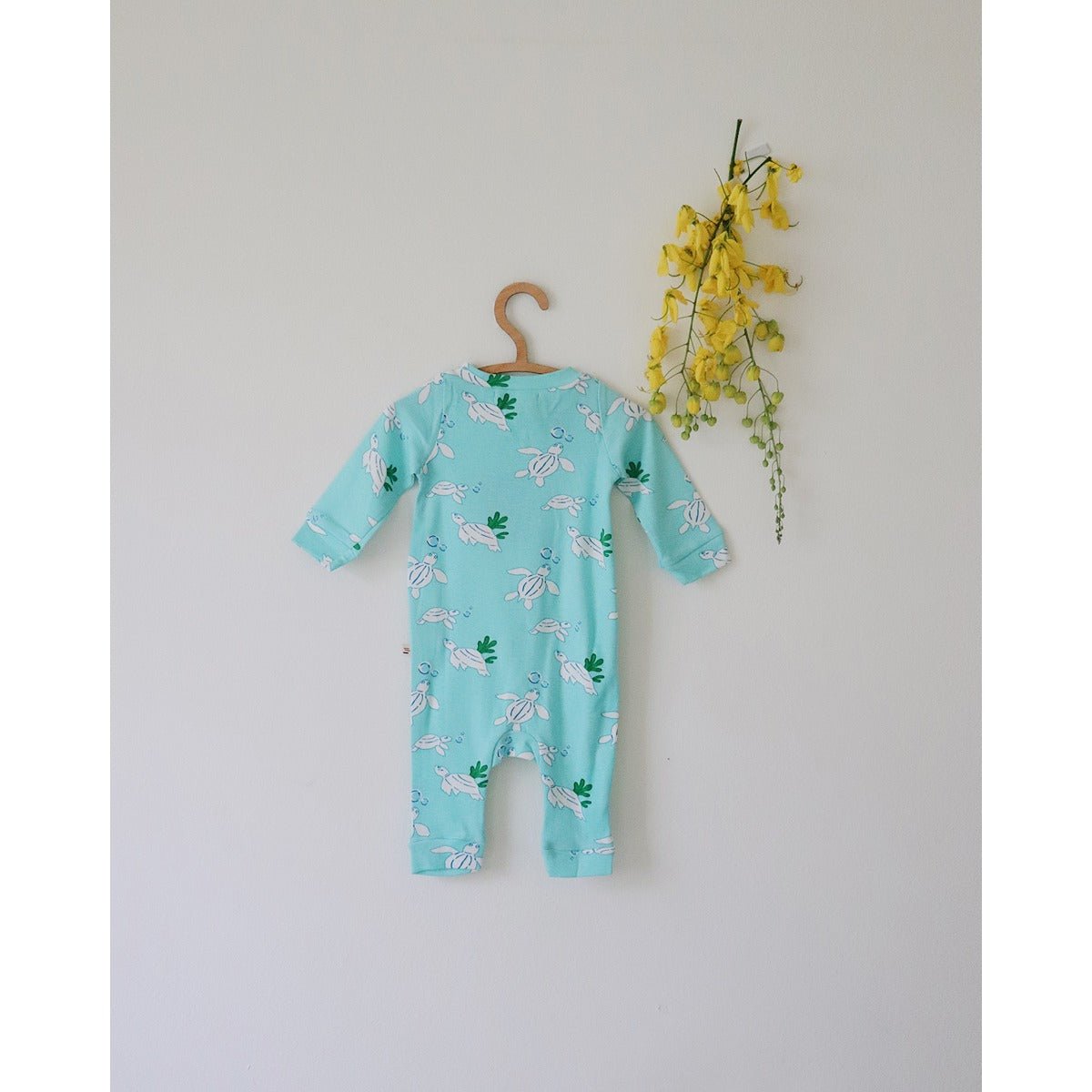 Turtles Newborn Bodysuit – Organic Cotton Baby Essential – Kids Sleepsuits on Brown Living™. SKU: AC - 01 - 0002/18 - 24M68. Img 3.
