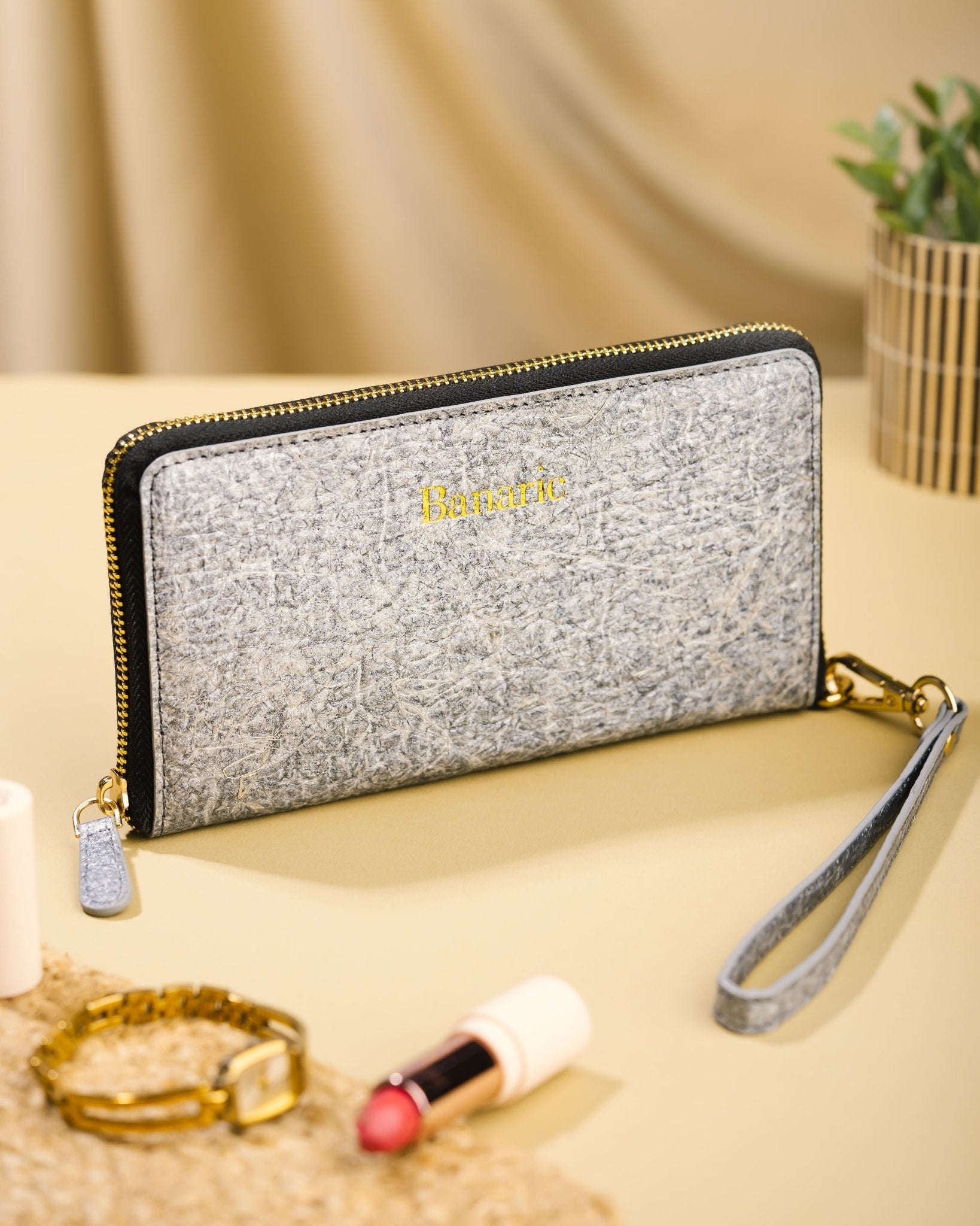 The Organic Women Wallet | Vegan Banana Fiber Wristlet – Womens Clutch on Brown Living™. SKU: RCBAGBANARIC01AB. Img 15.