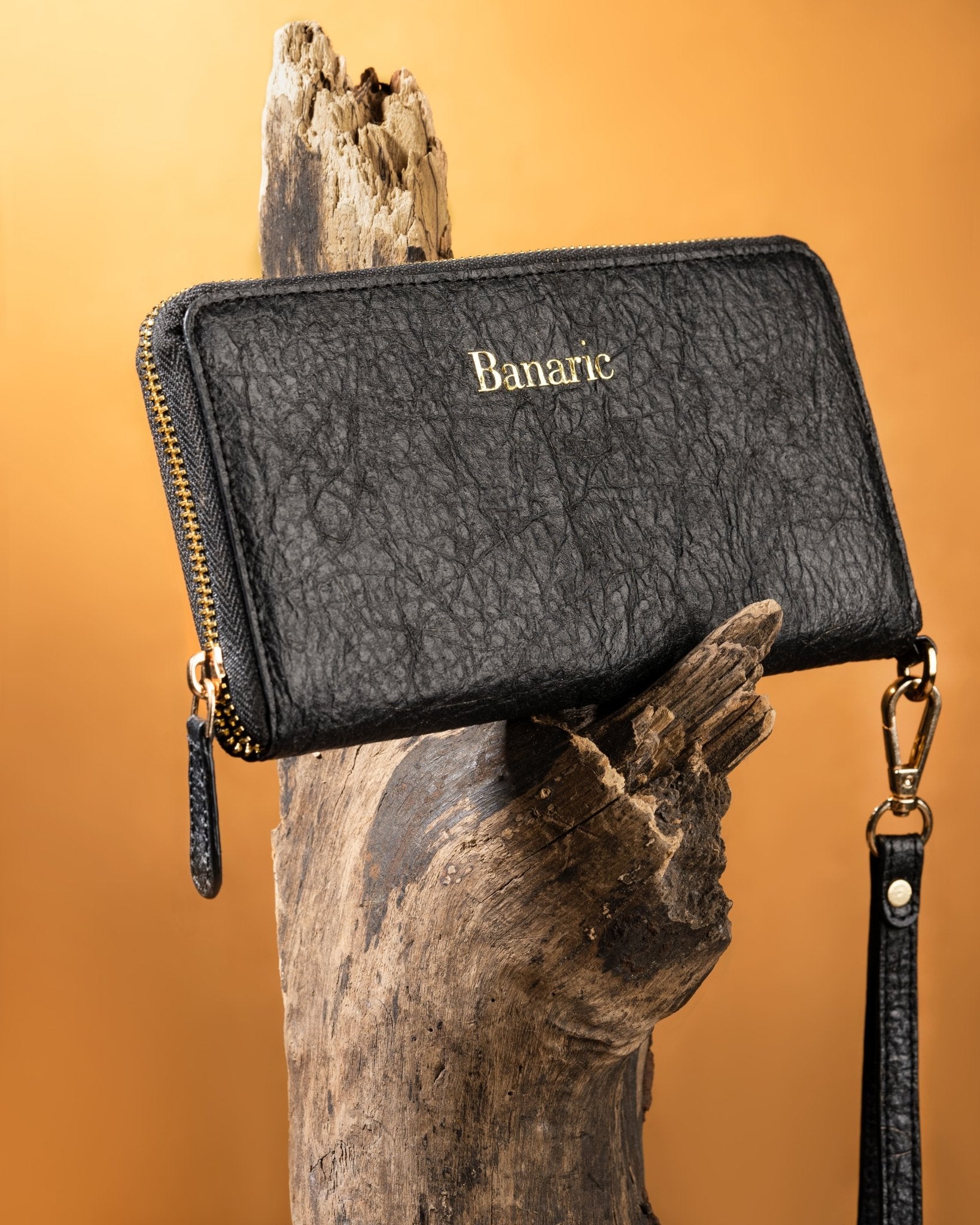 The Organic Women Wallet | Vegan Banana Fiber Wristlet – Womens Clutch on Brown Living™. SKU: RCBAGBANARIC01B1. Img 13.