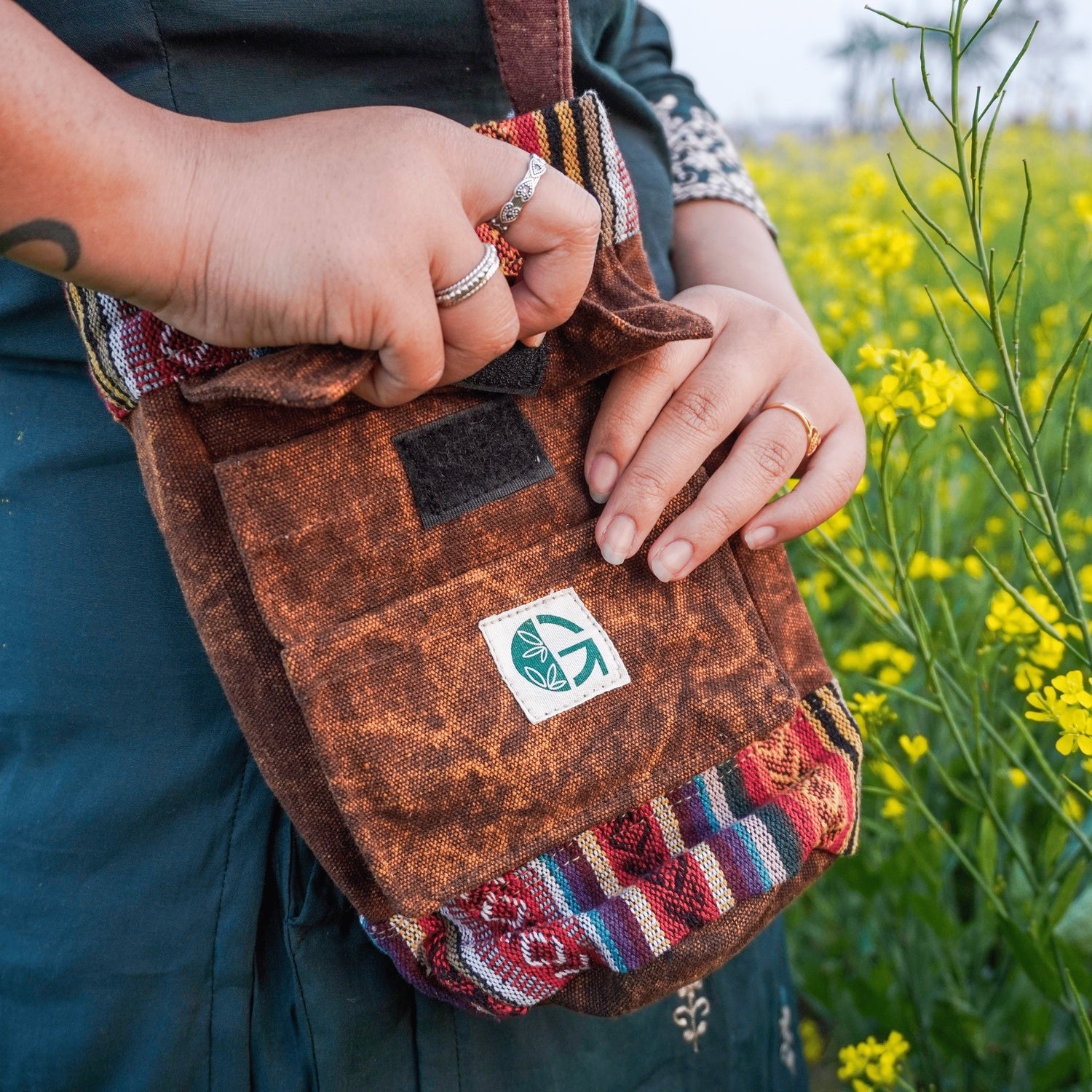 Tidi Bottle Bag | Ethnic Fabric Water Bottle Sling for Travel & Daily – Hand Bag on Brown Living™. SKU: OGSBGTB08. Img 11.