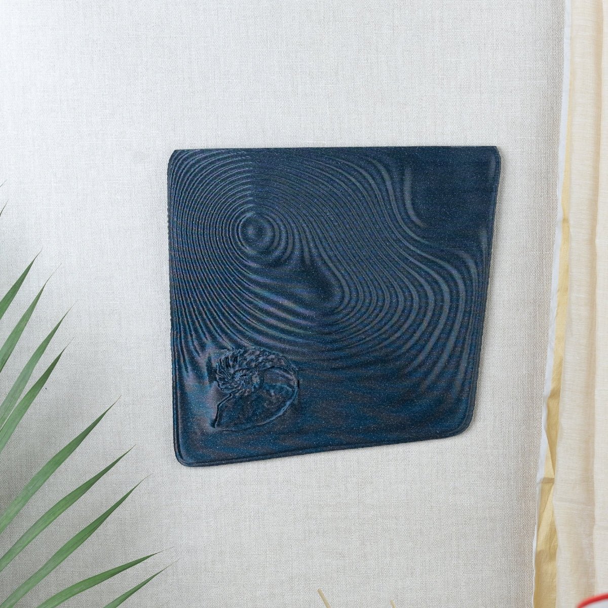 Volcanic Seabed Plant - Based Twinkling Black Wall Decor – Home Decor on Brown Living™. SKU: VOSEEDPLTKA044. Img 1.